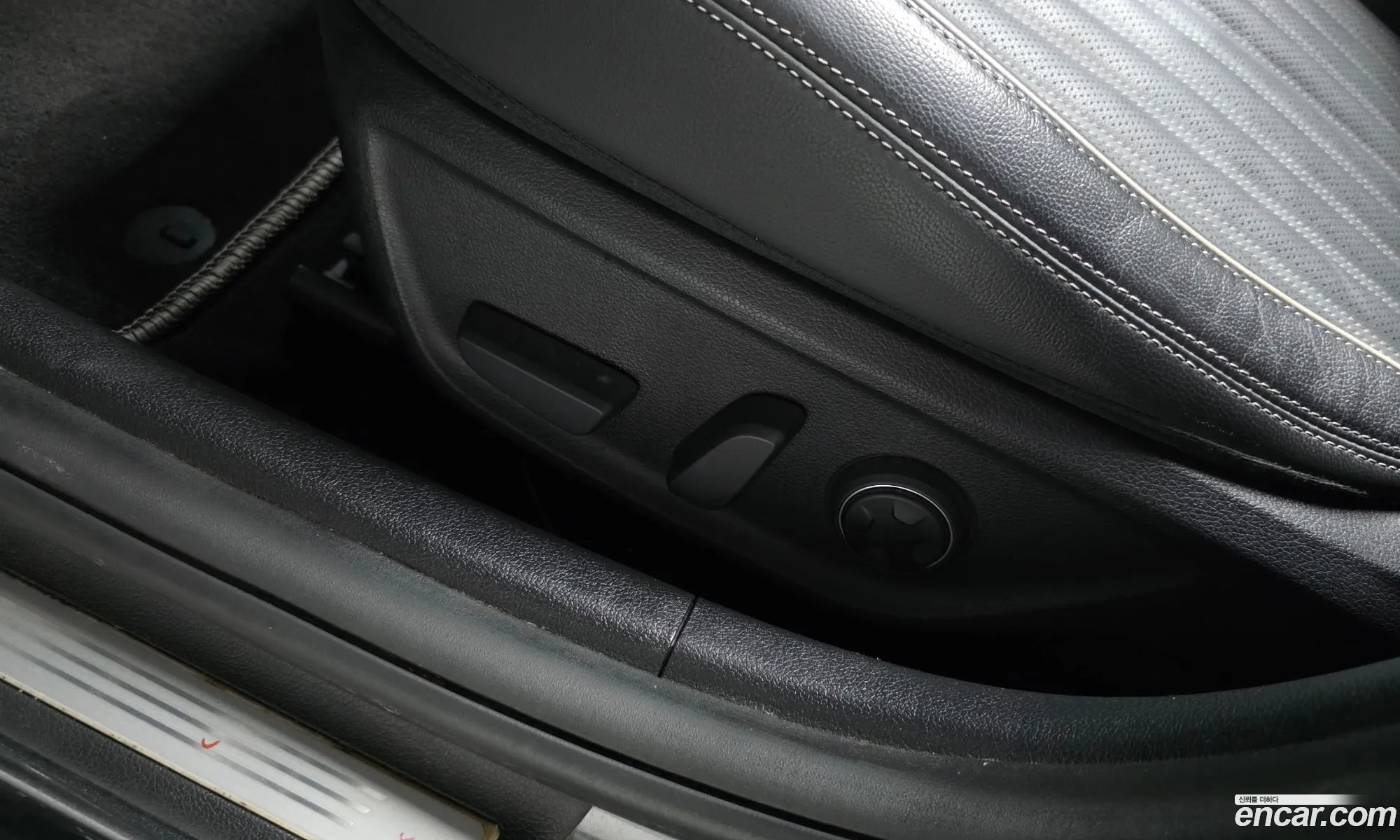 Genesis G70 2019 KMTG341ADKU056913 — 4
