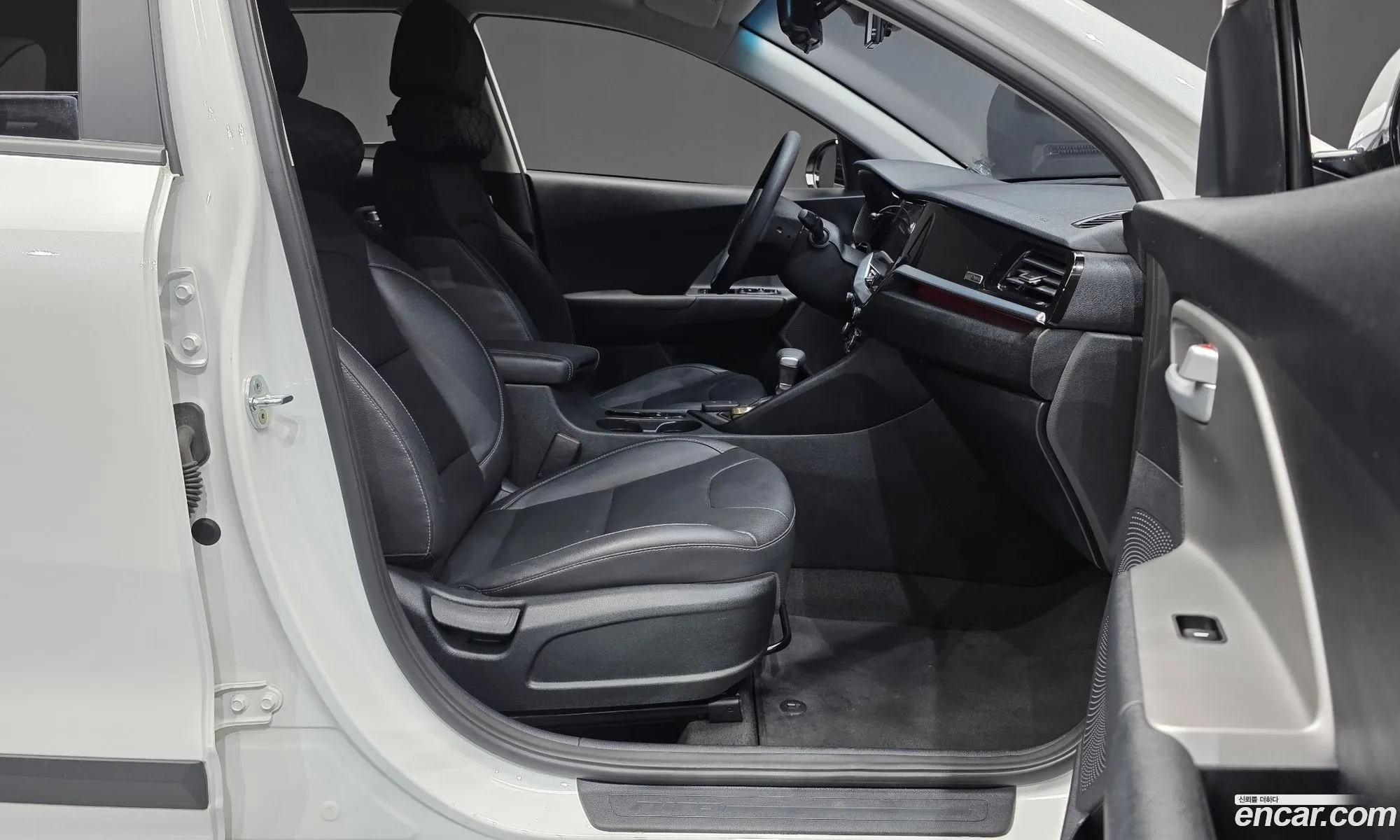 Kia Niro 2021 KNACA81CGNA490349 — 12