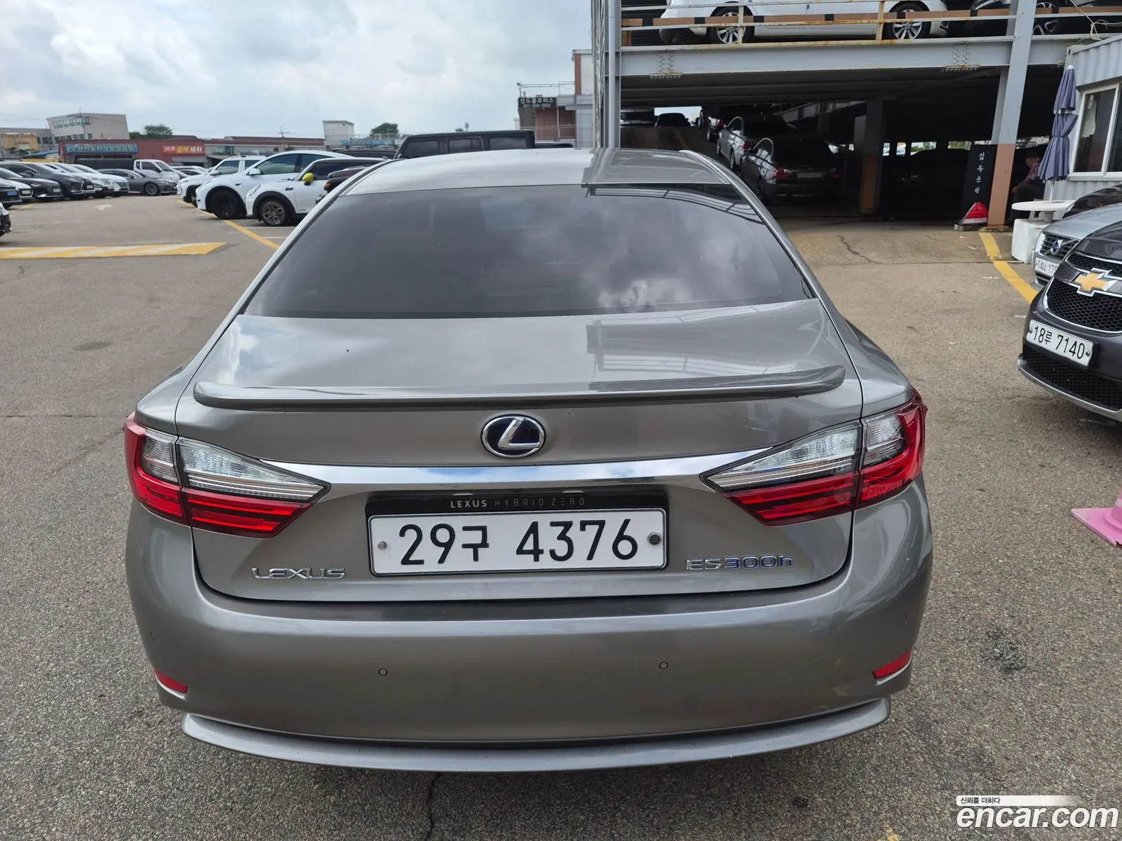 Lexus ES300h 2017 — 11