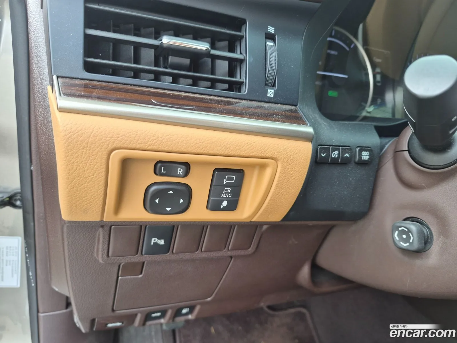 Lexus ES300h 2017 — 13