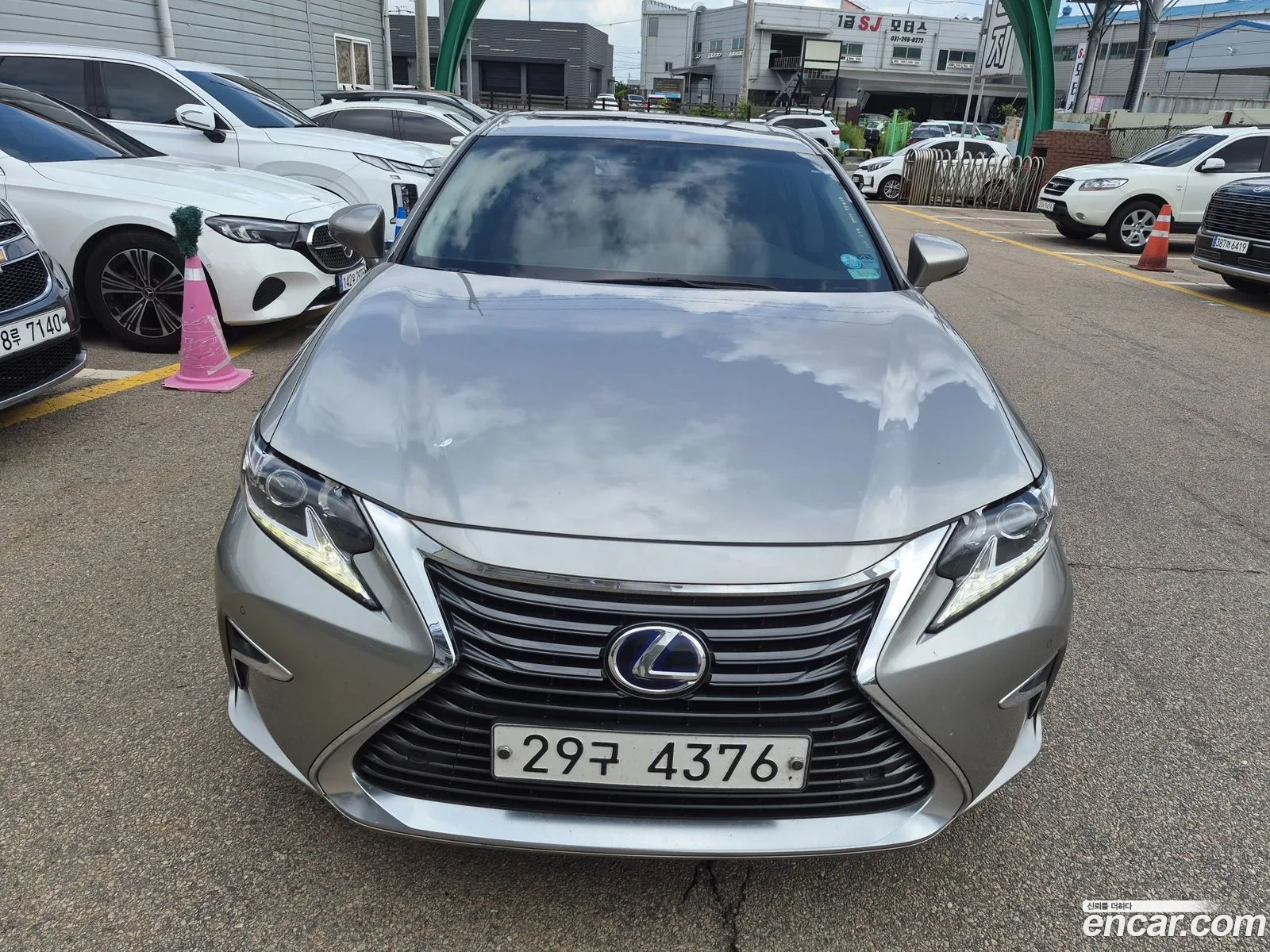 Lexus ES300h 2017 — 12