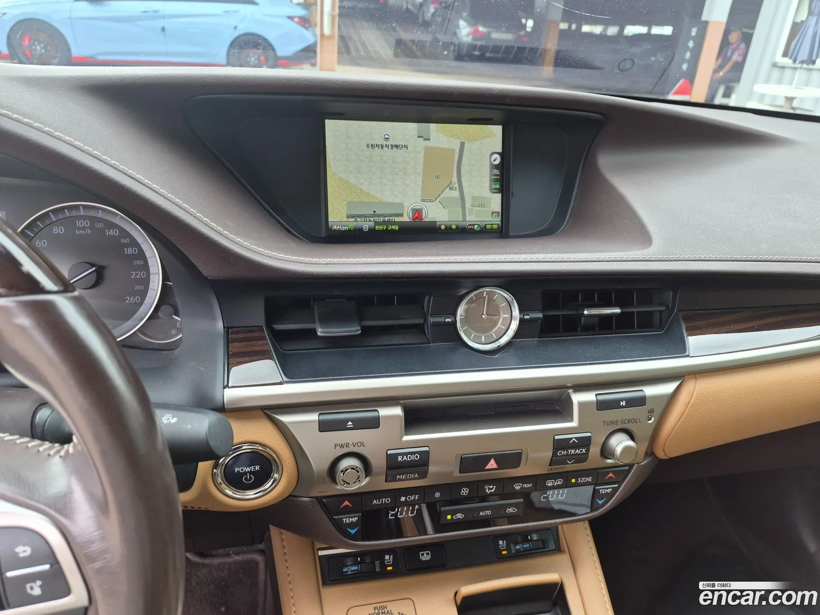 Lexus ES300h 2017 — 3