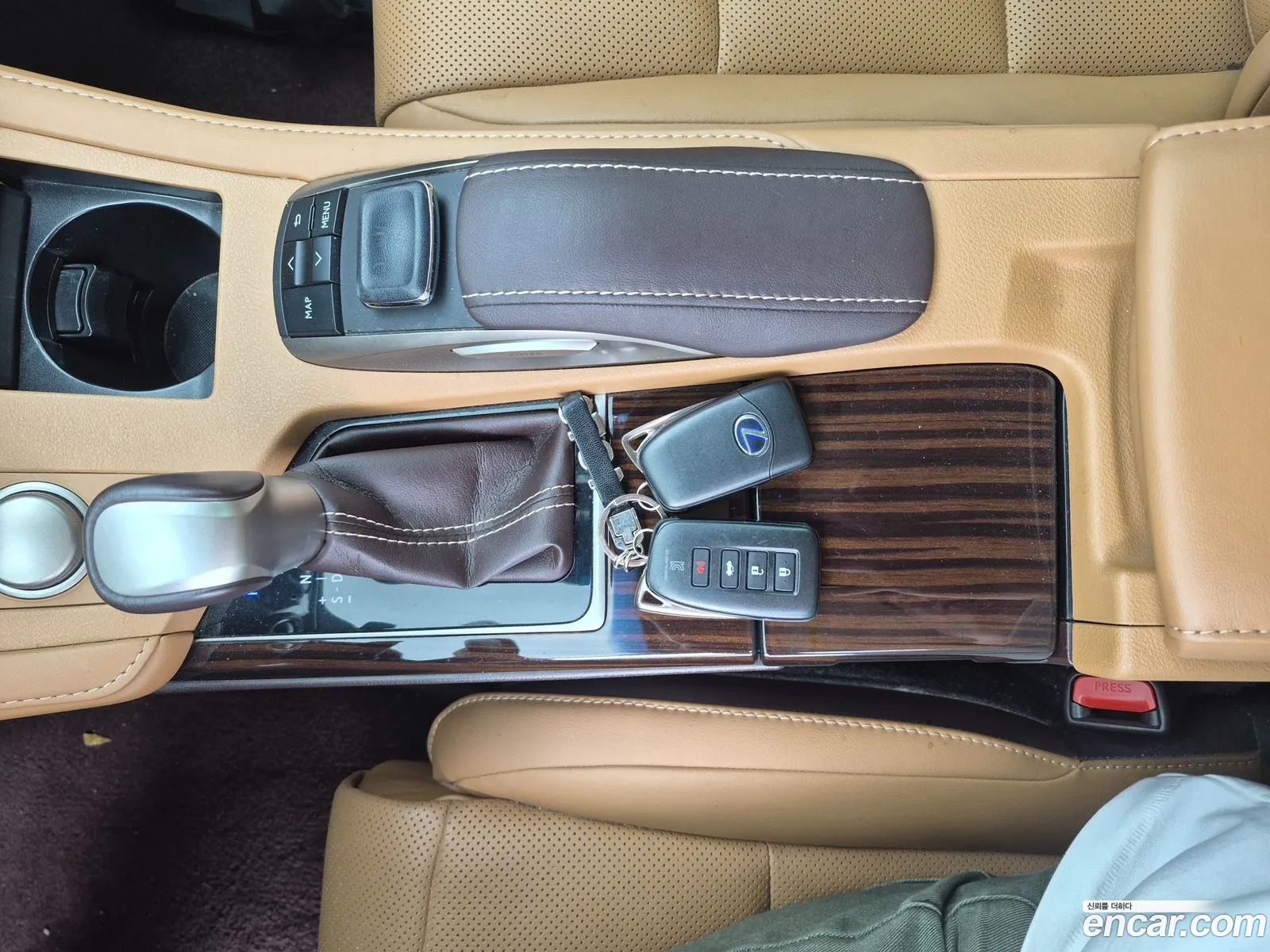 Lexus ES300h 2017 — 14