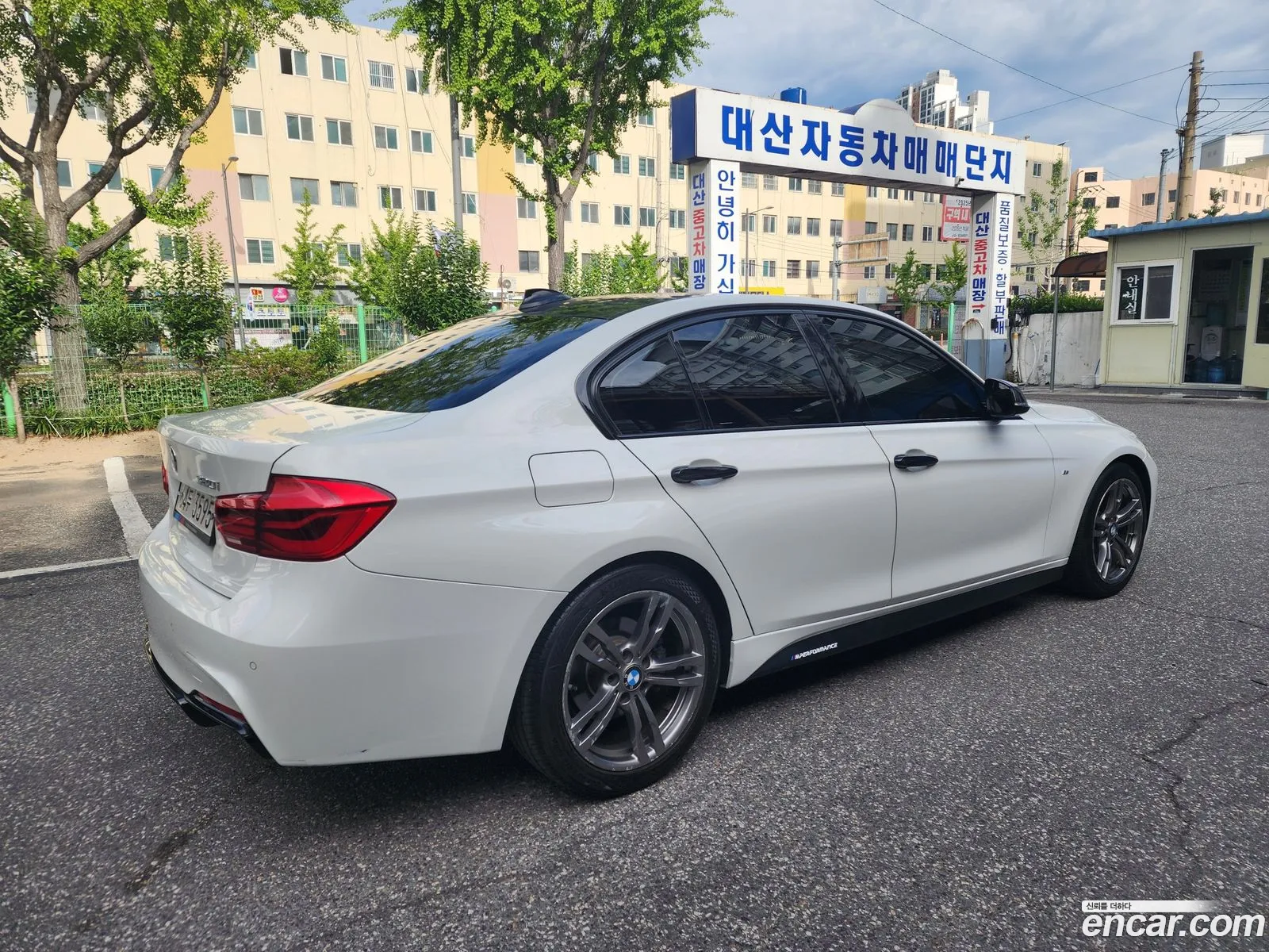 BMW 3 Series 2018 — 16