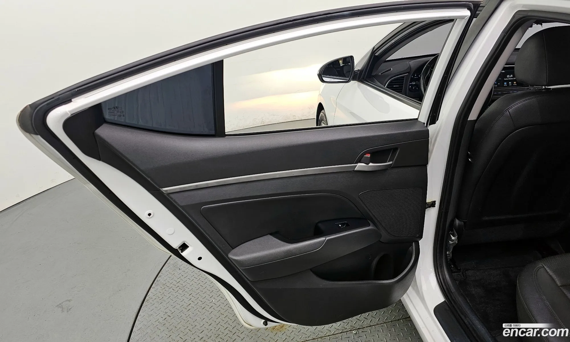 Hyundai Elantra AD 2016 — 10