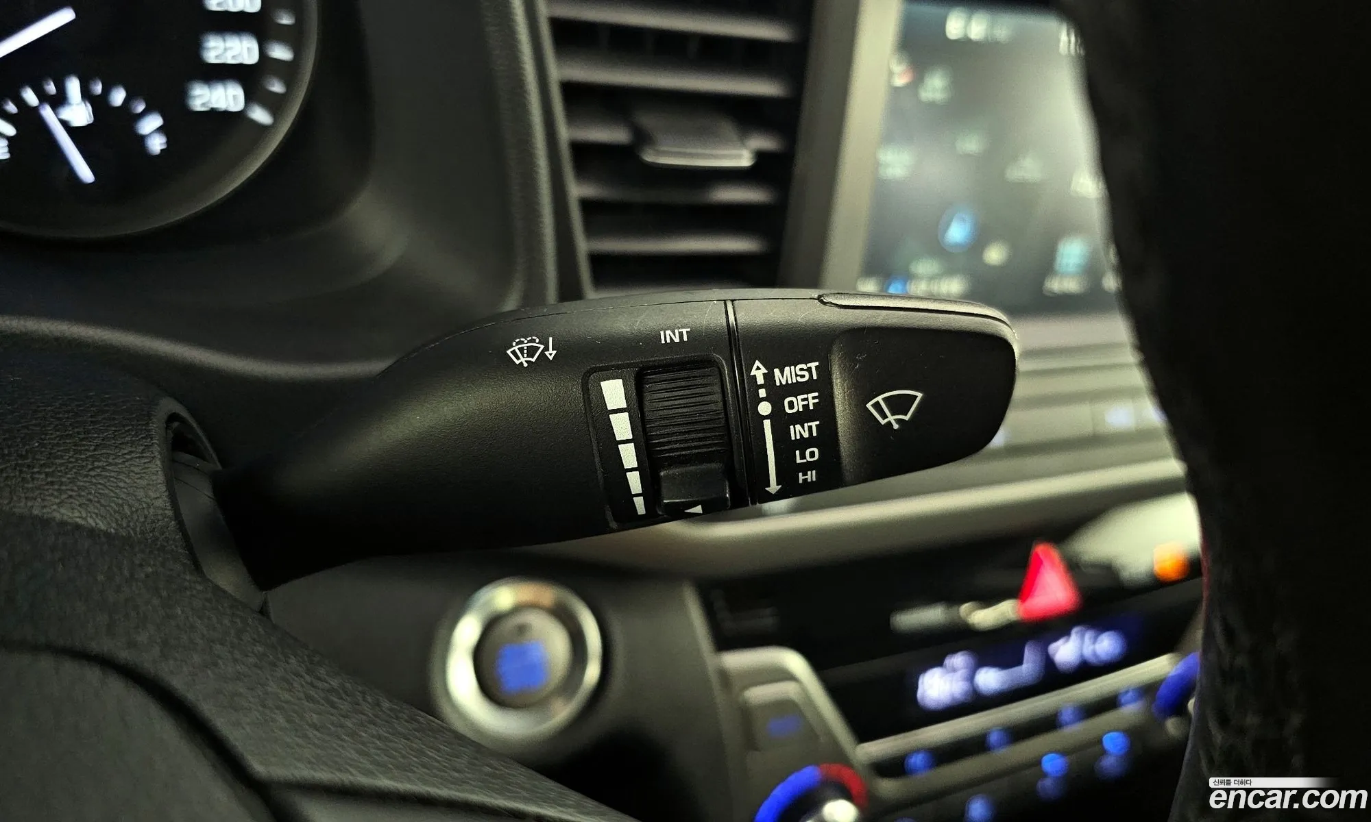 Hyundai Elantra AD 2016 — 17