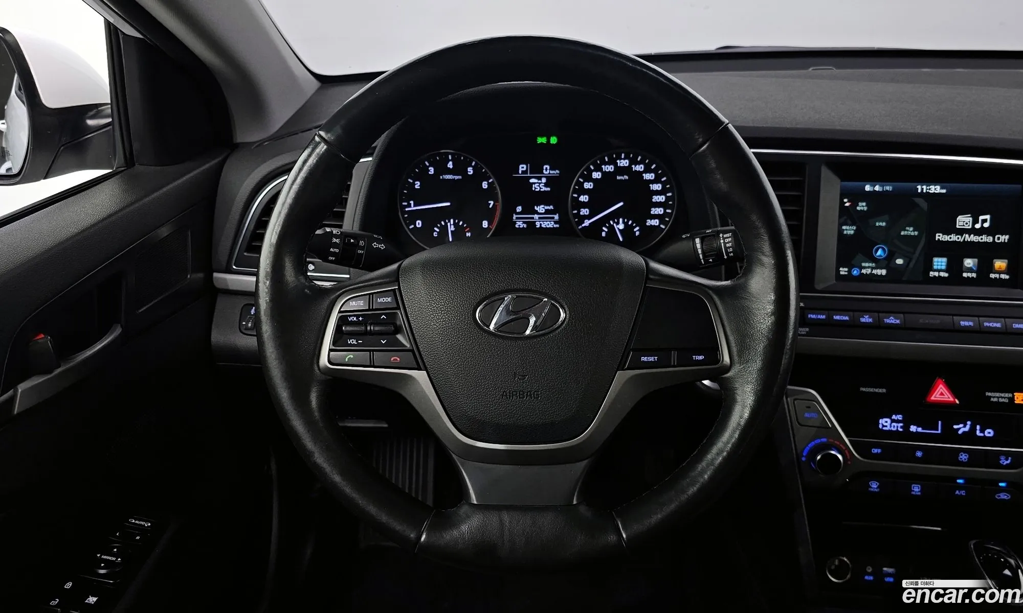 Hyundai Elantra AD 2016 — 14
