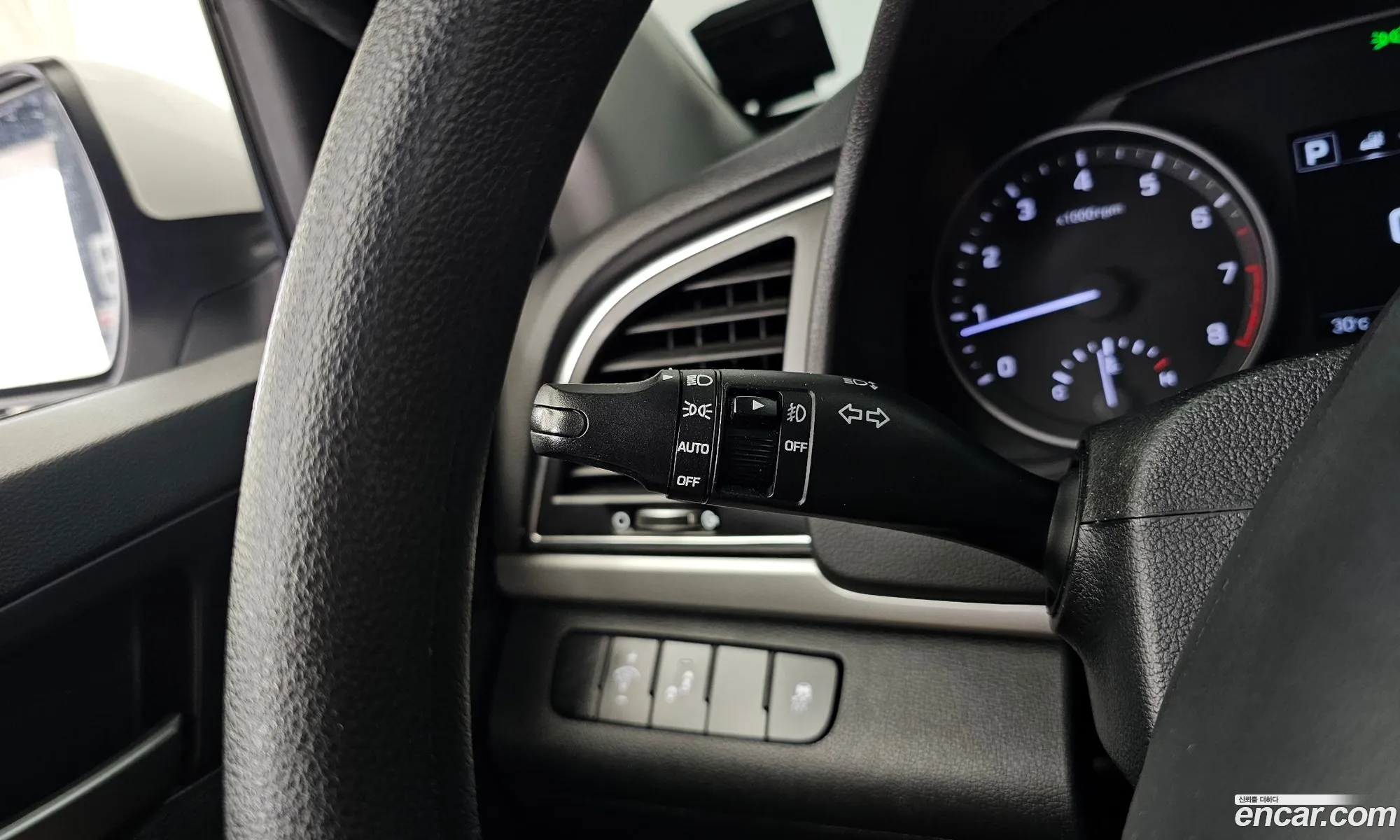 Hyundai Elantra AD 2016 KMHD641DBHU323135 — 33