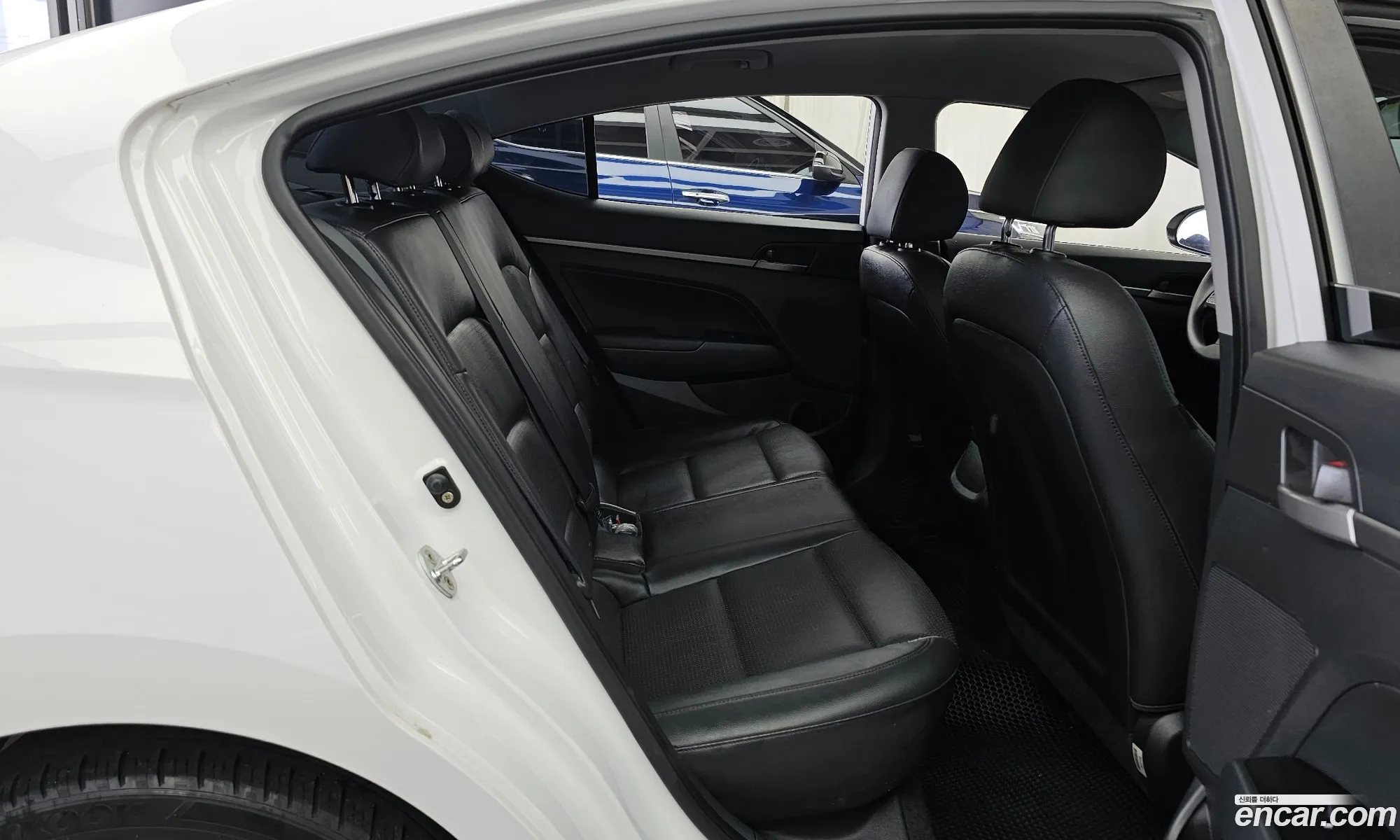 Hyundai Elantra AD 2016 KMHD641DBHU323135 — 32