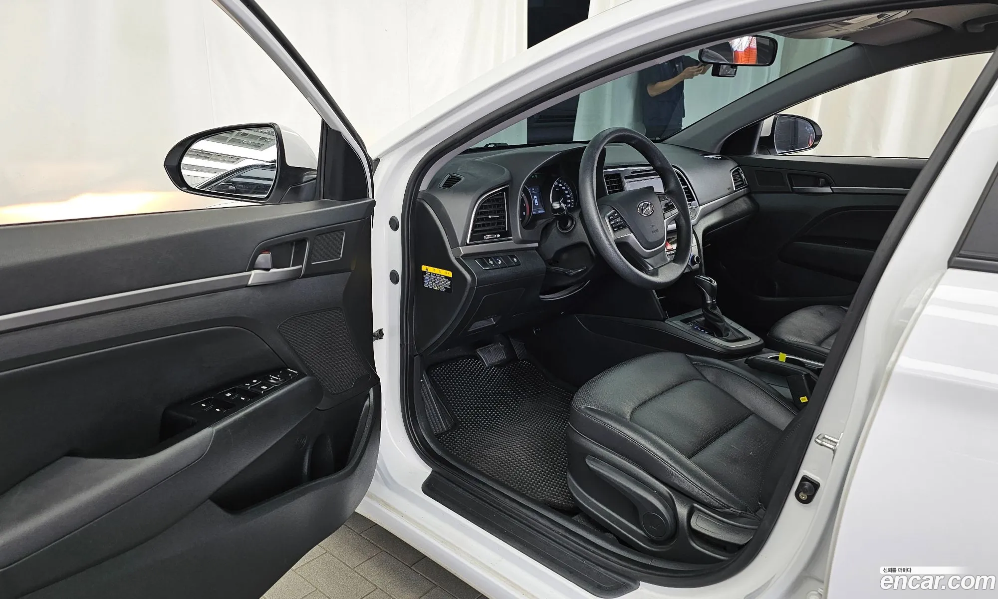 Hyundai Elantra AD 2016 KMHD641DBHU323135 — 30
