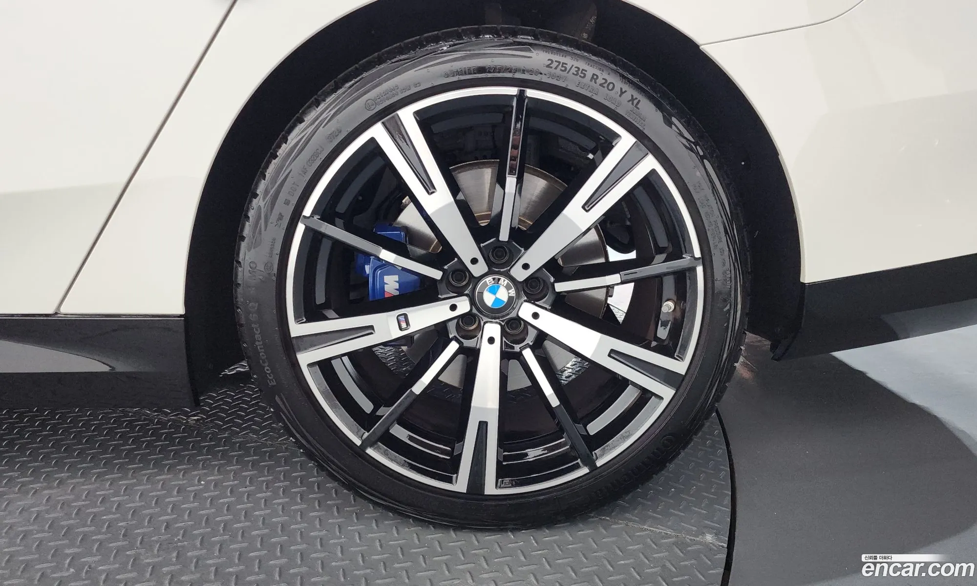 BMW 5 Series 2025 — 32