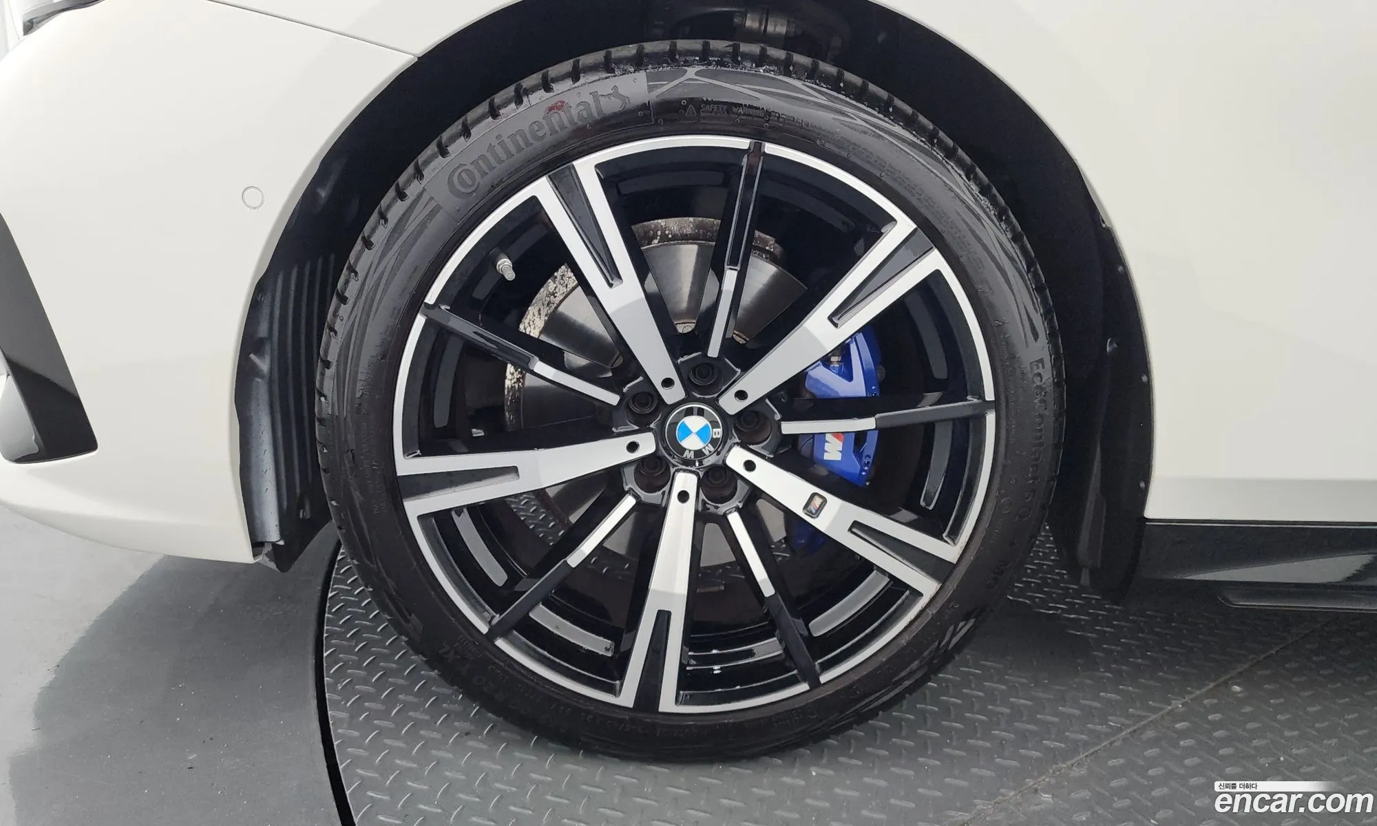 BMW 5 Series 2025 — 31