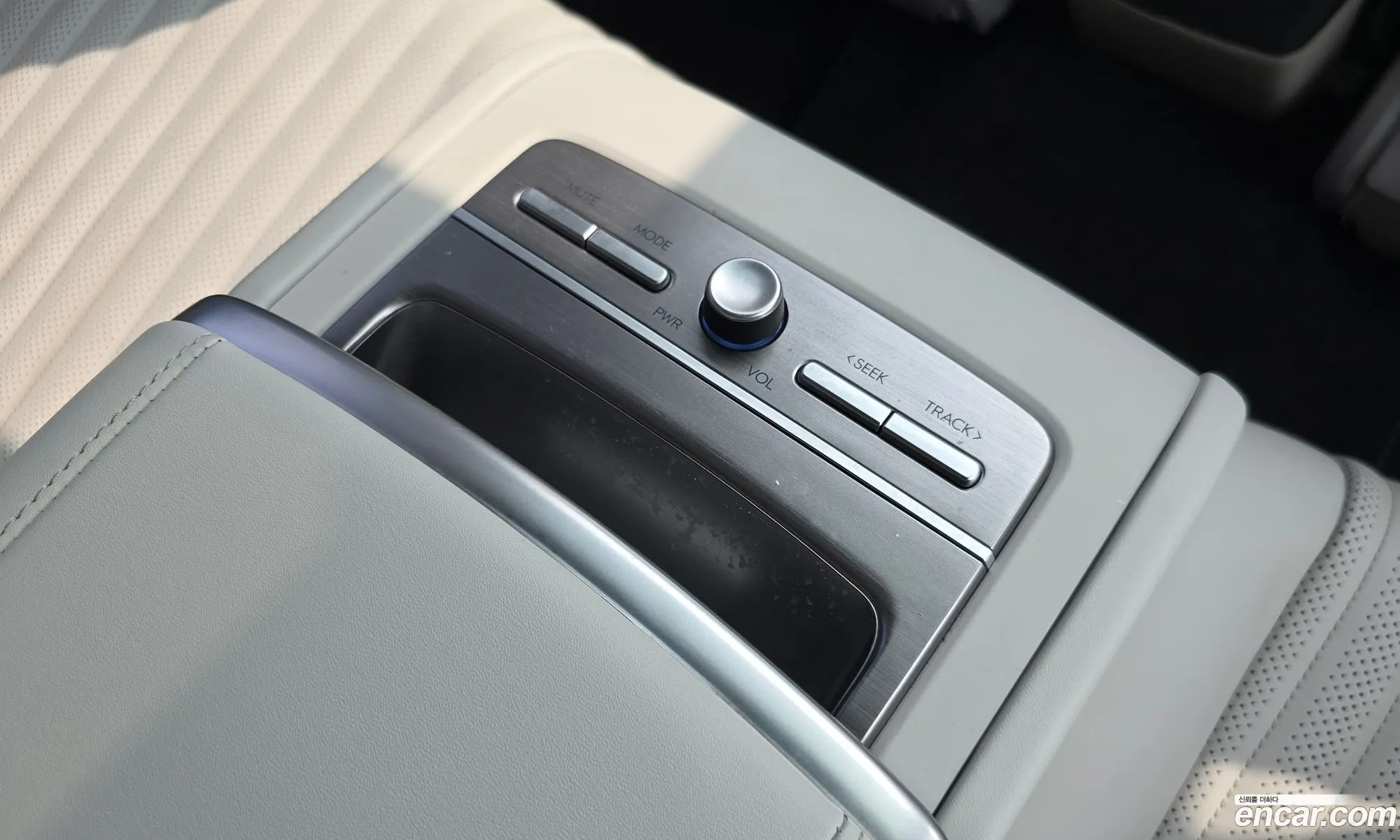 Hyundai Grandeur Hybrid 2025 — 38