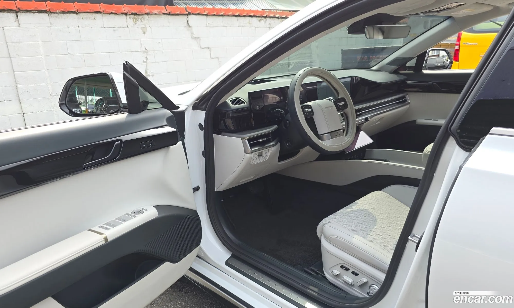 Hyundai Grandeur Hybrid 2025 — 32