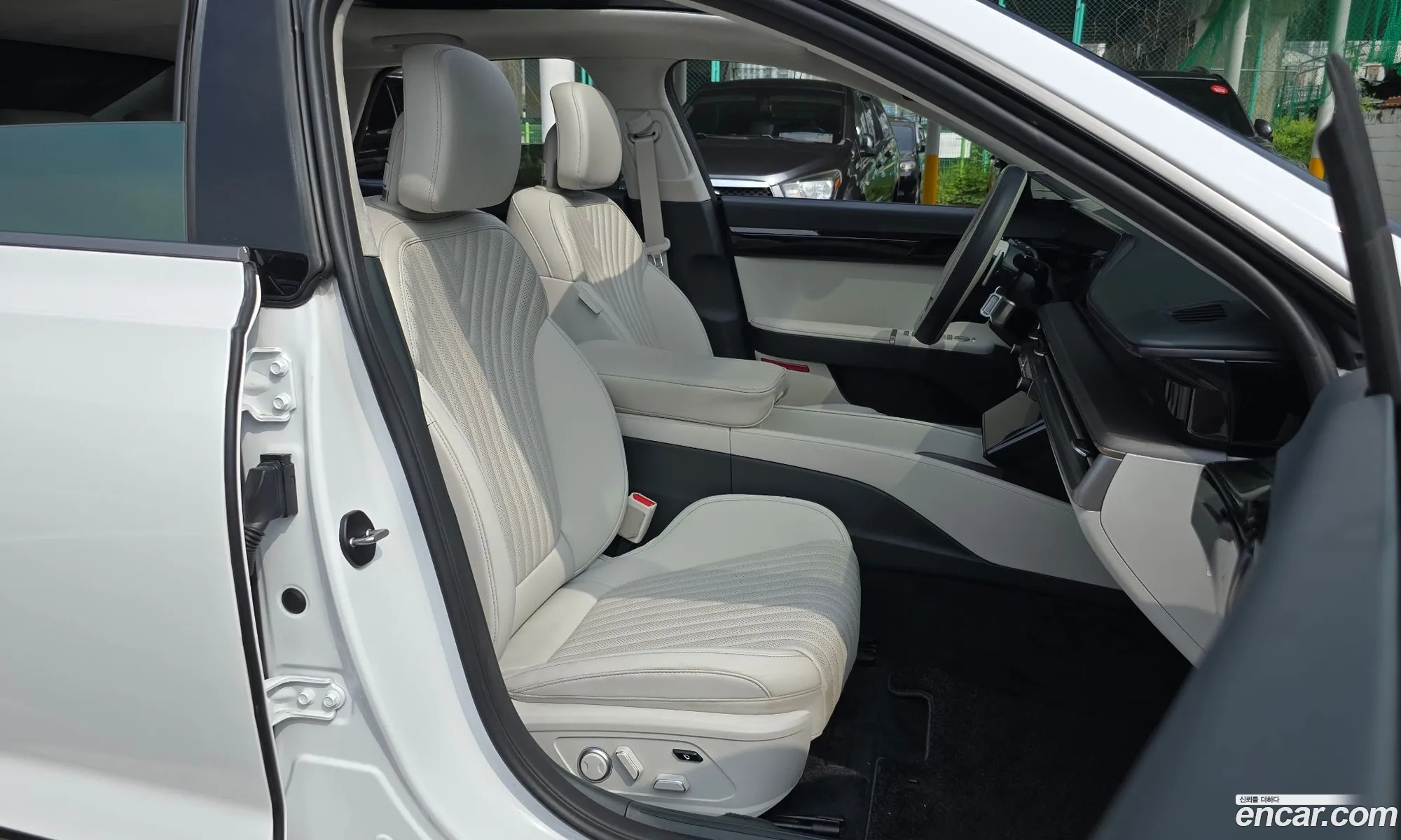 Hyundai Grandeur Hybrid 2025 — 4