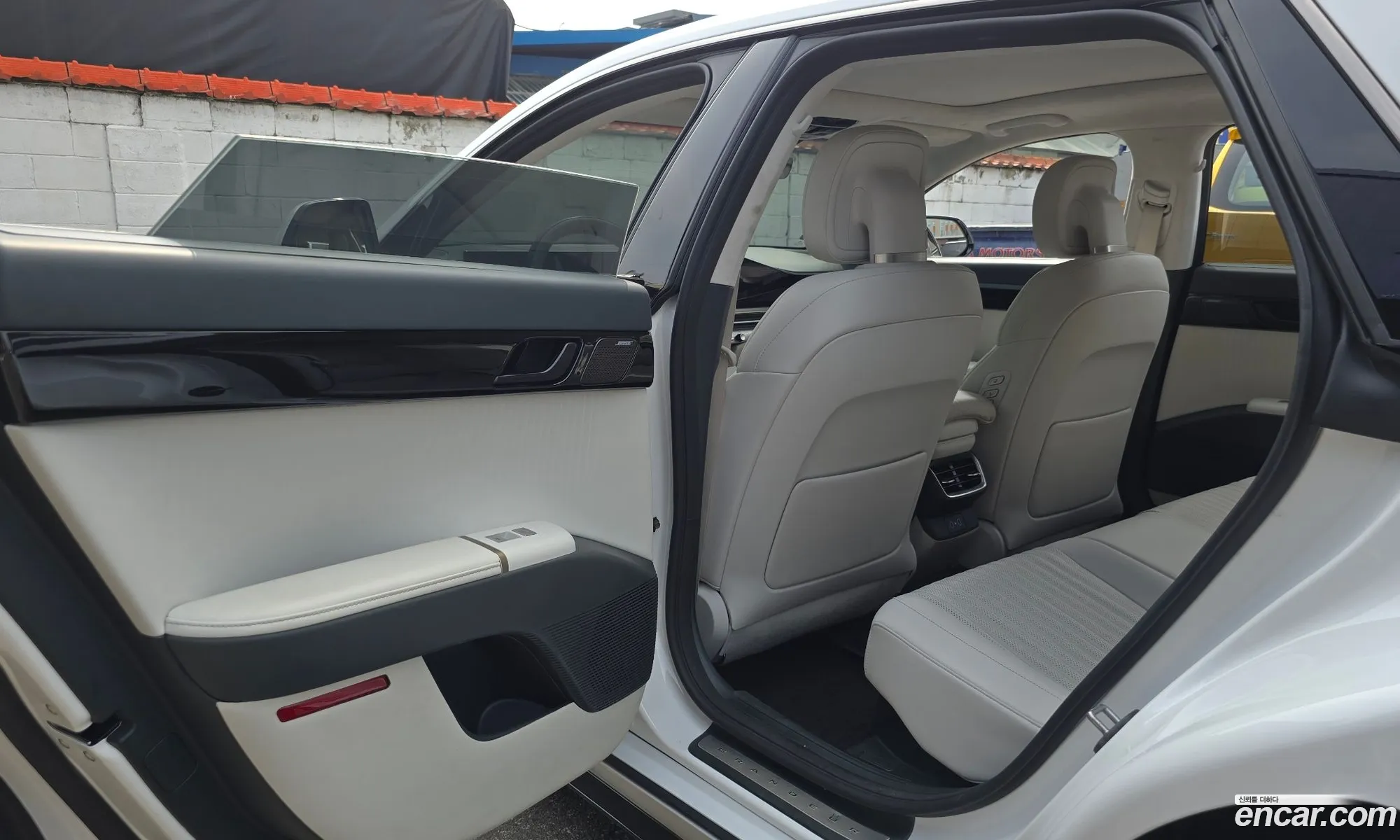 Hyundai Grandeur Hybrid 2025 — 25