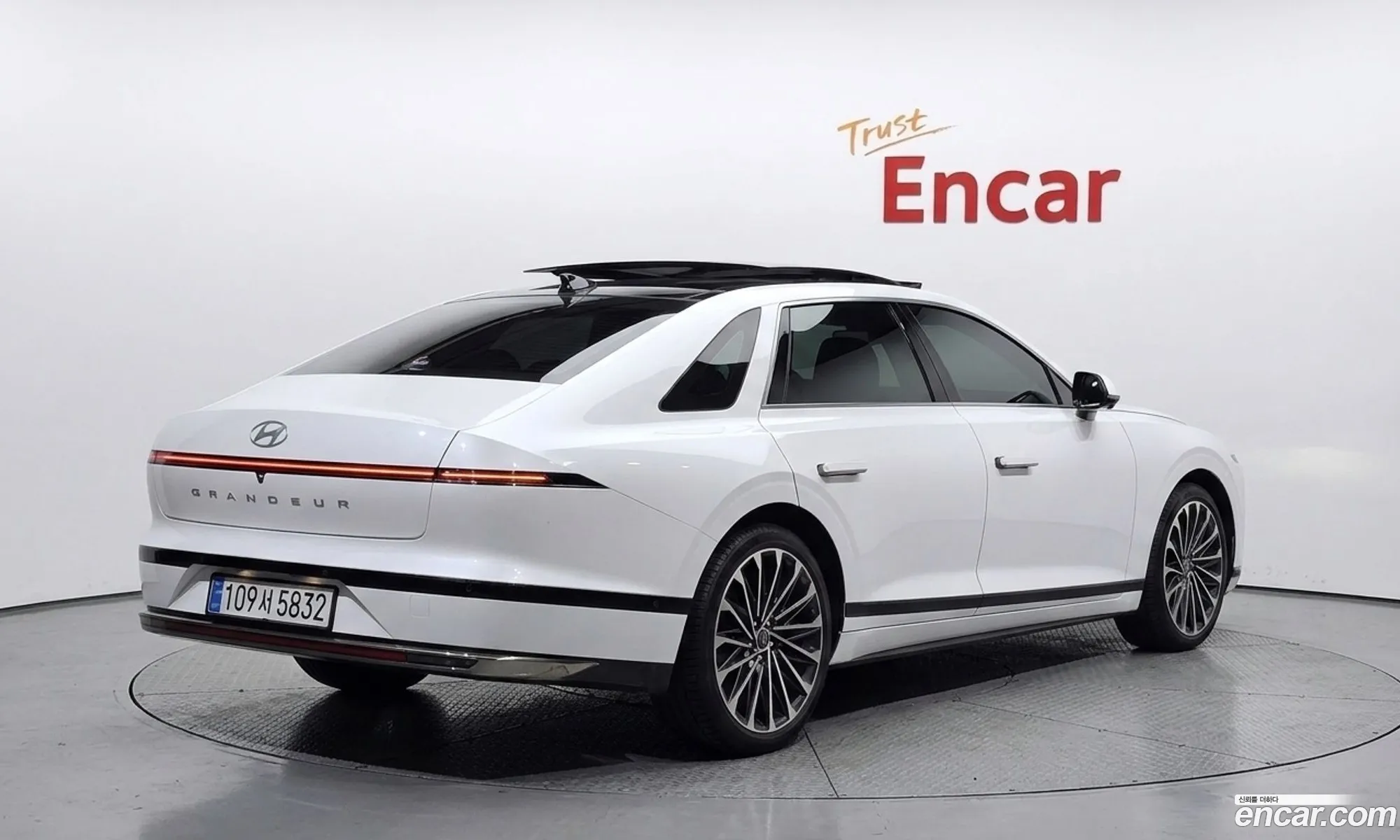 Hyundai Grandeur Hybrid 2025 — 23