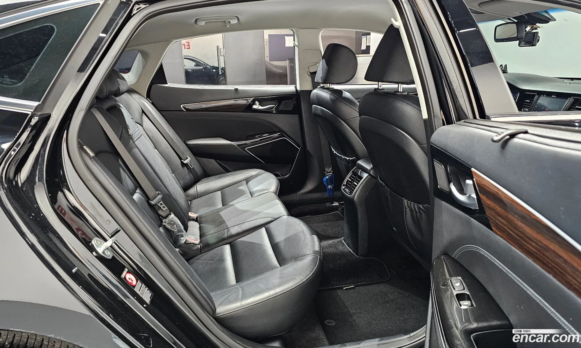 Kia K7 2018 KNALB415BJA150226 — 2