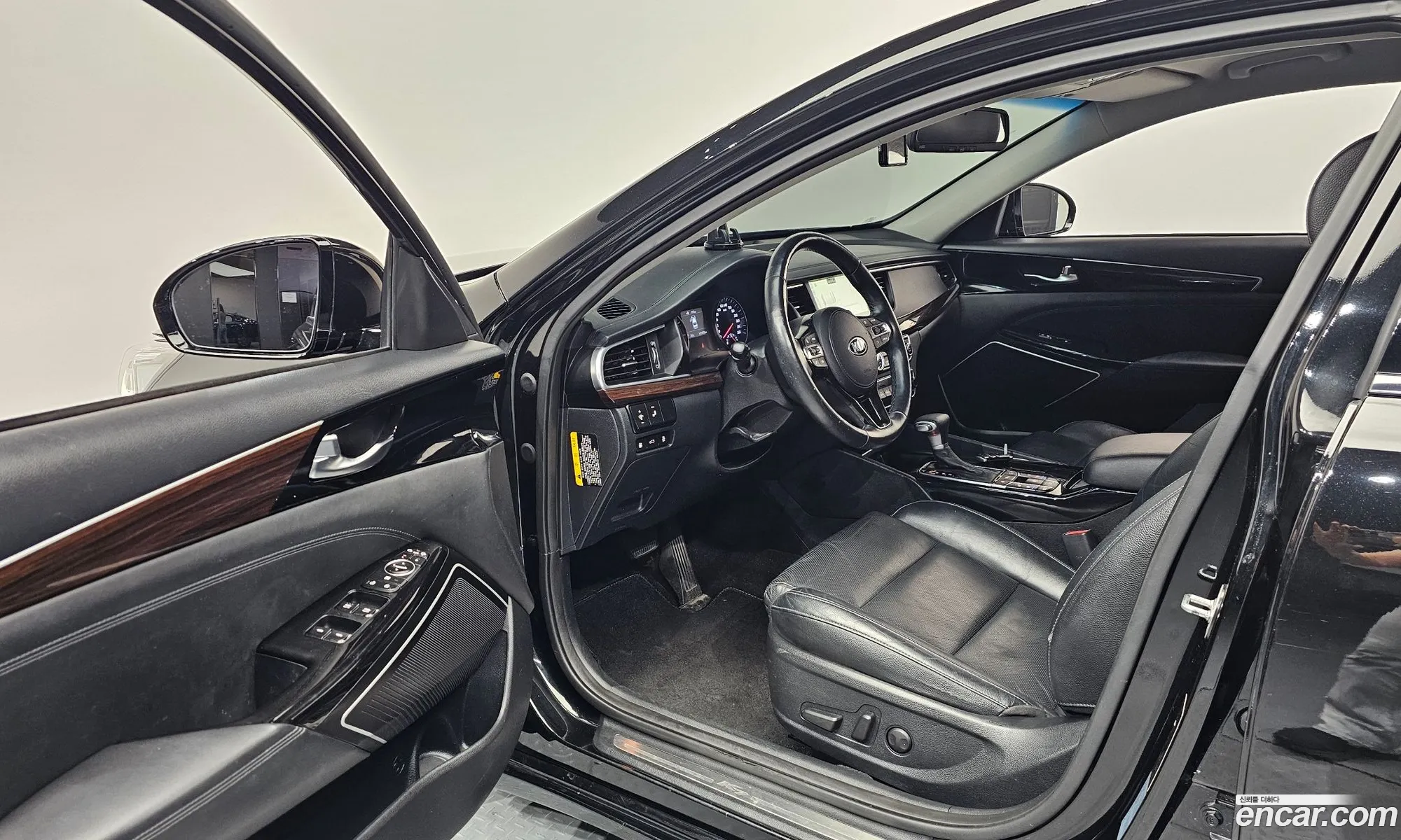 Kia K7 2018 KNALB415BJA150226 — 9