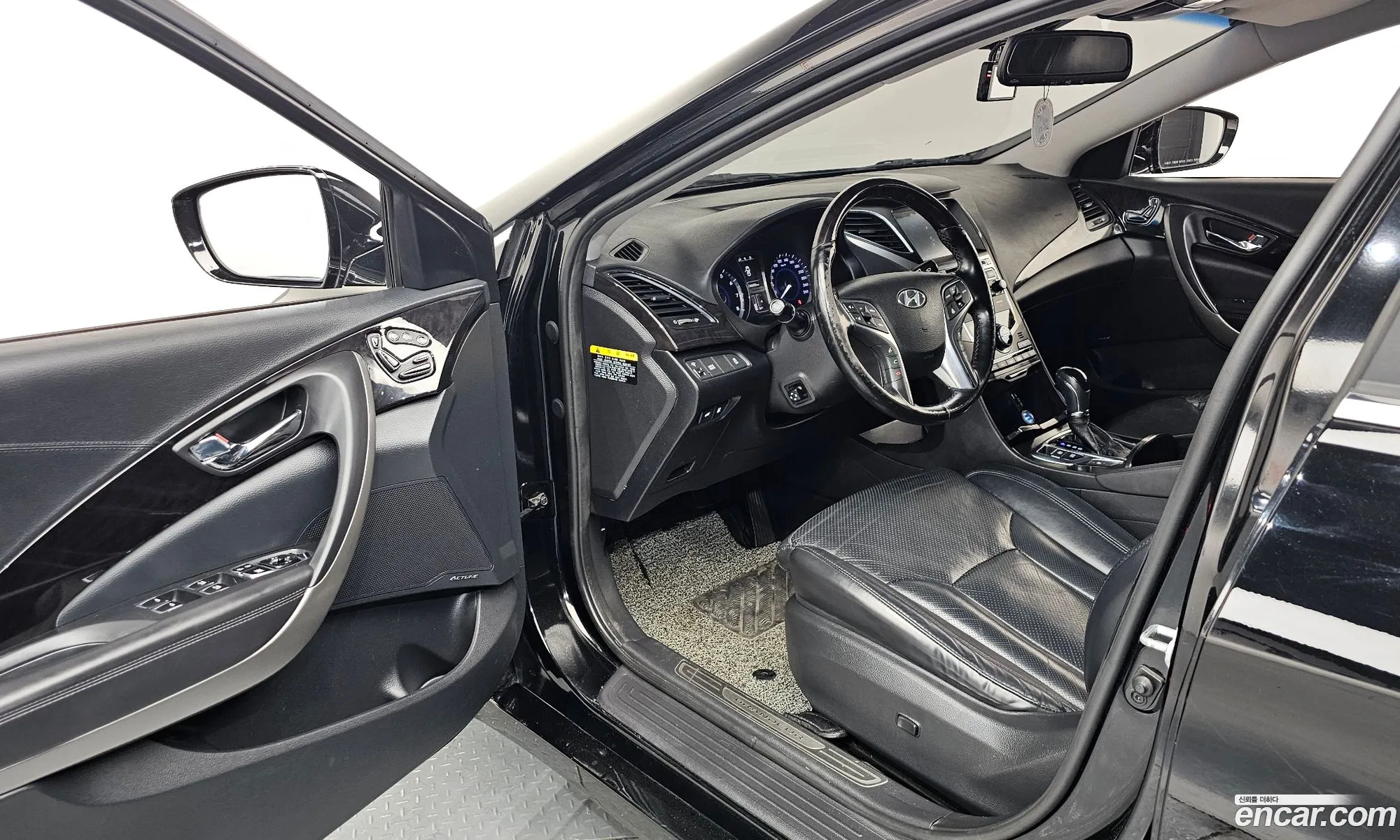 Hyundai Grandeur HG 2014 — 19