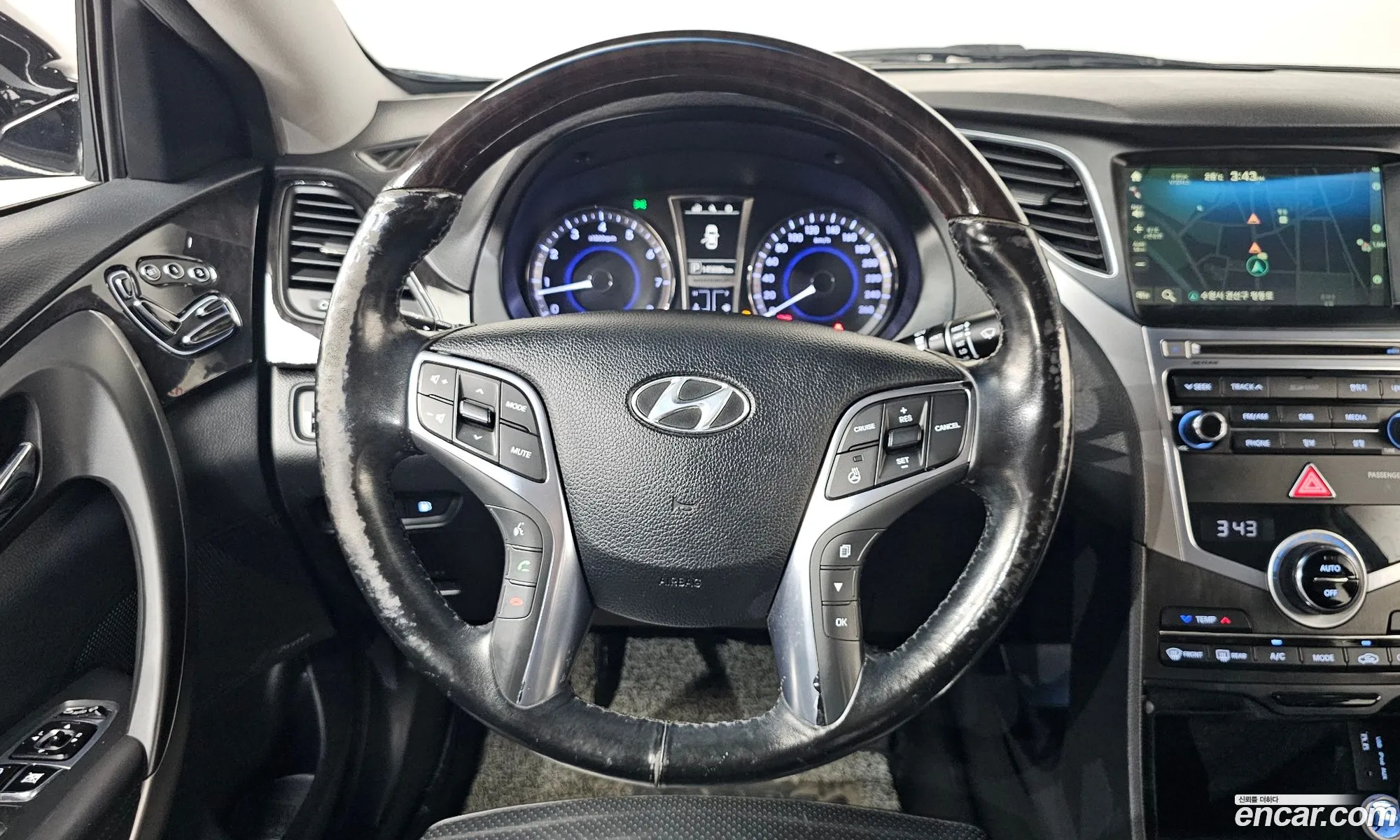 Hyundai Grandeur HG 2014 — 17