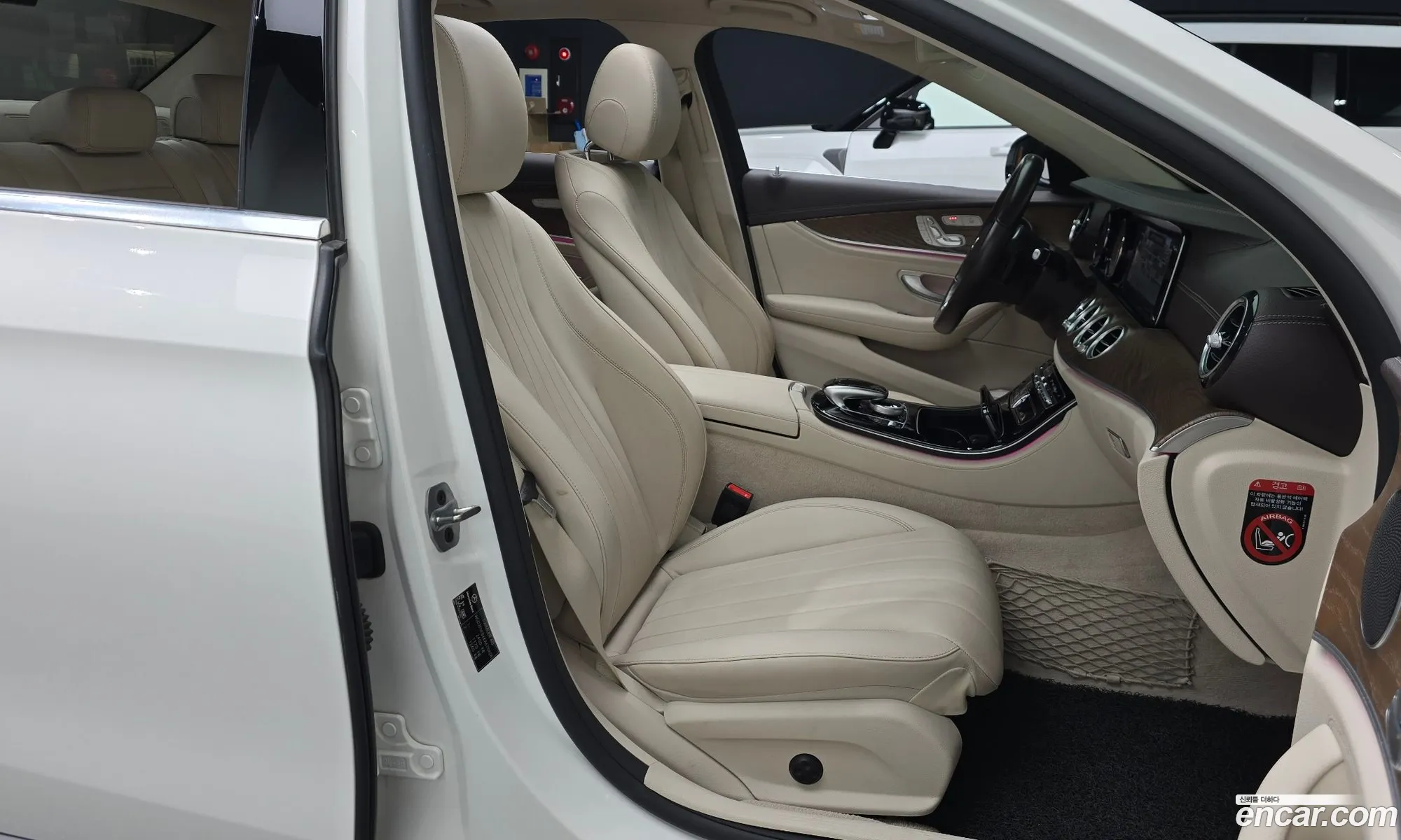 Mercedes-Benz E-Class W213 2019 — 25