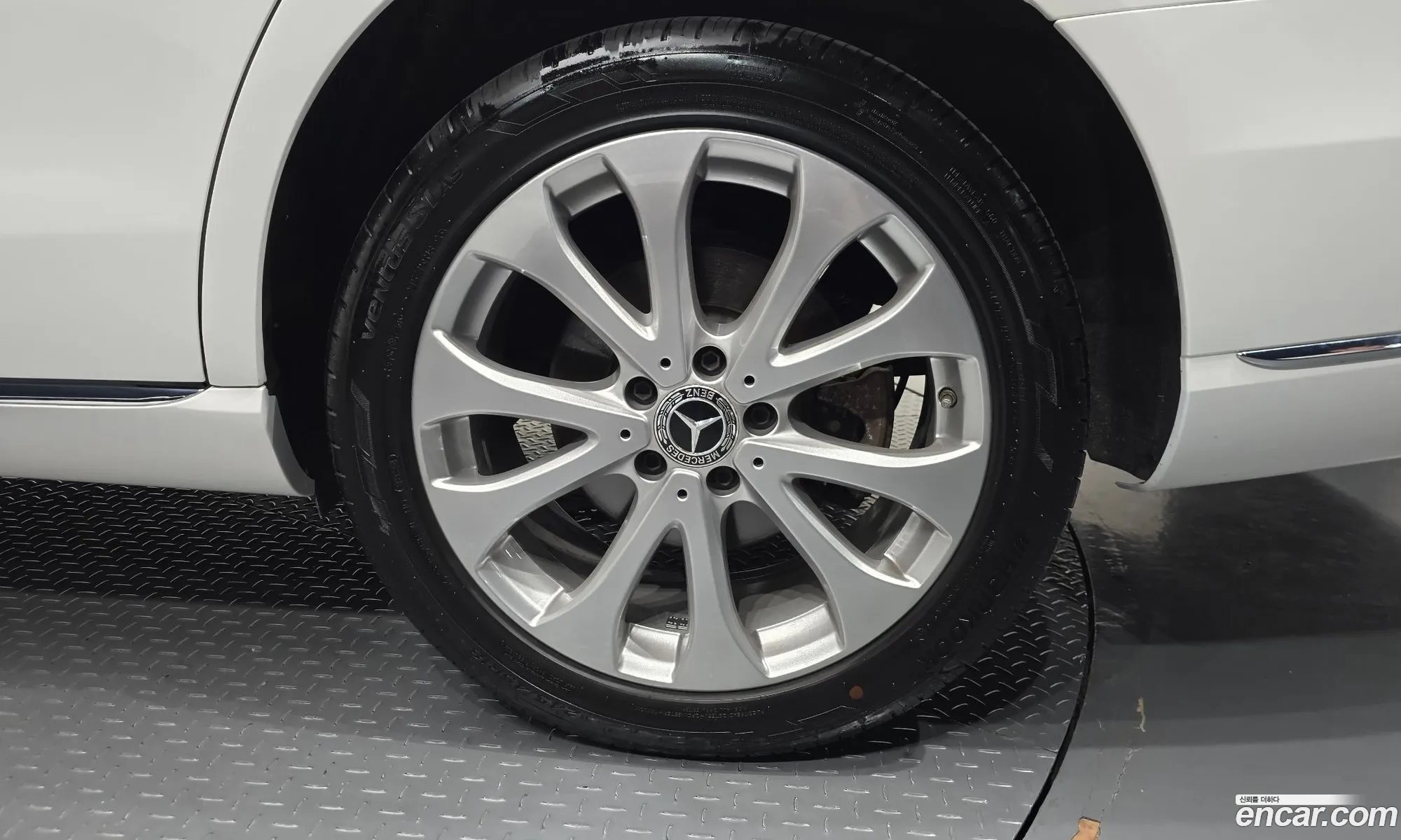 Mercedes-Benz E-Class W213 2019 — 12