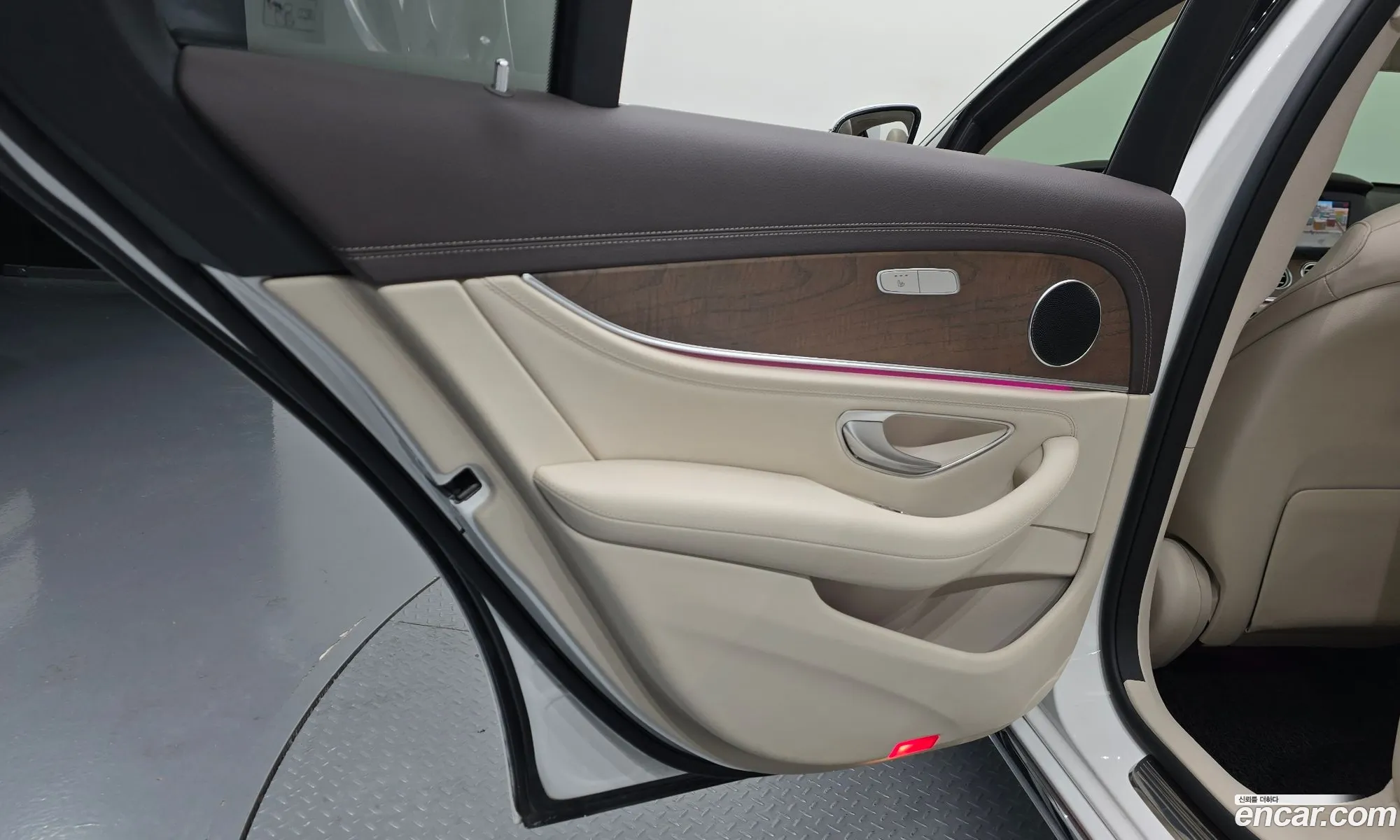 Mercedes-Benz E-Class W213 2019 — 23