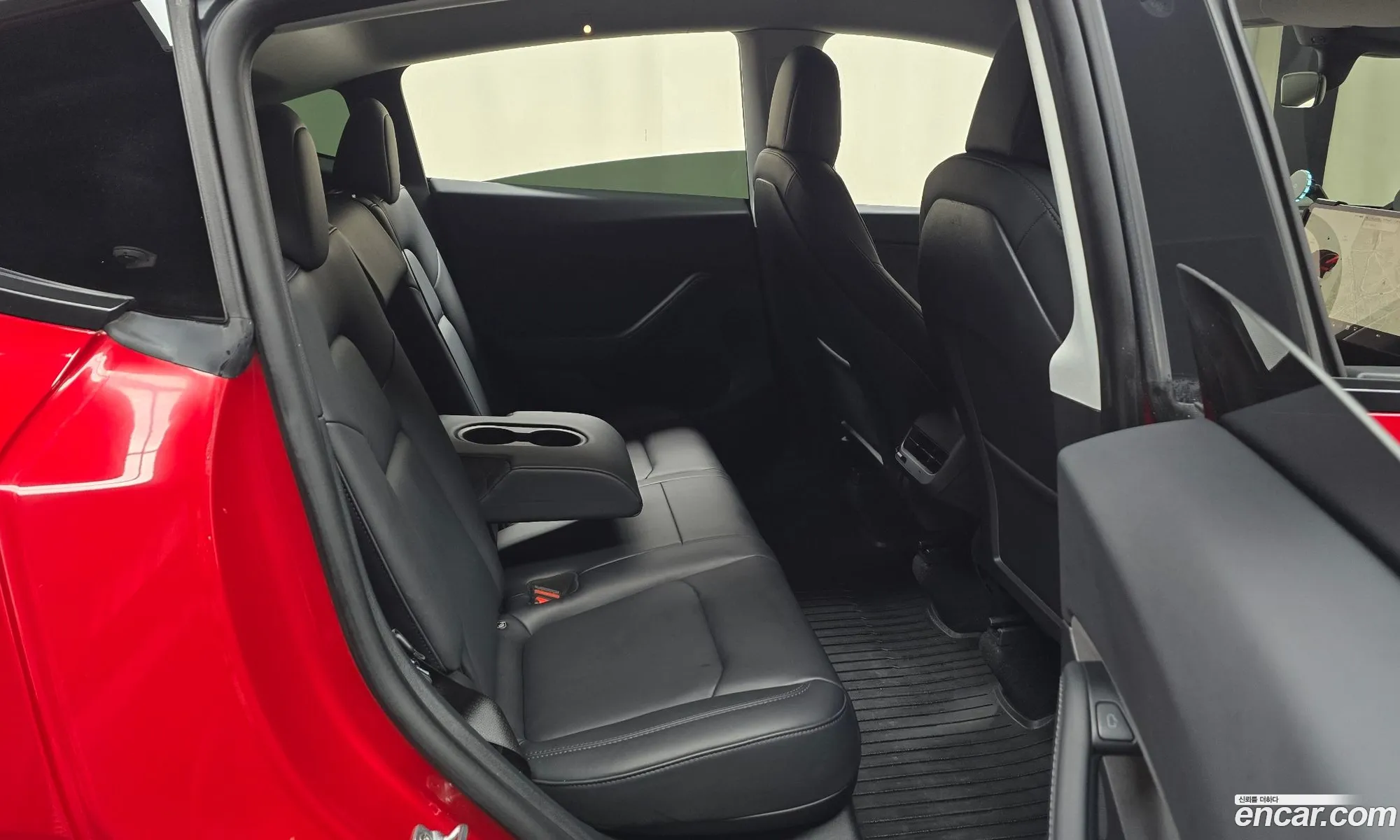 Tesla Model Y 2022 — 25