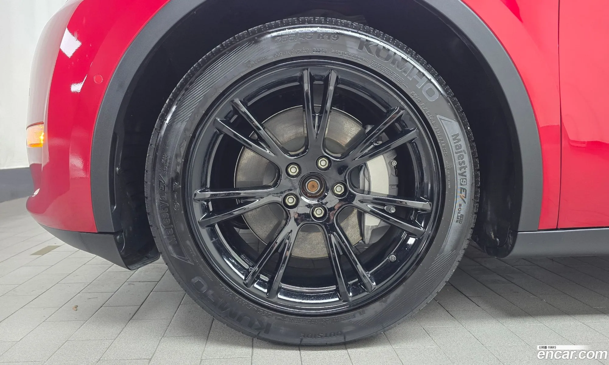 Tesla Model Y 2022 — 17