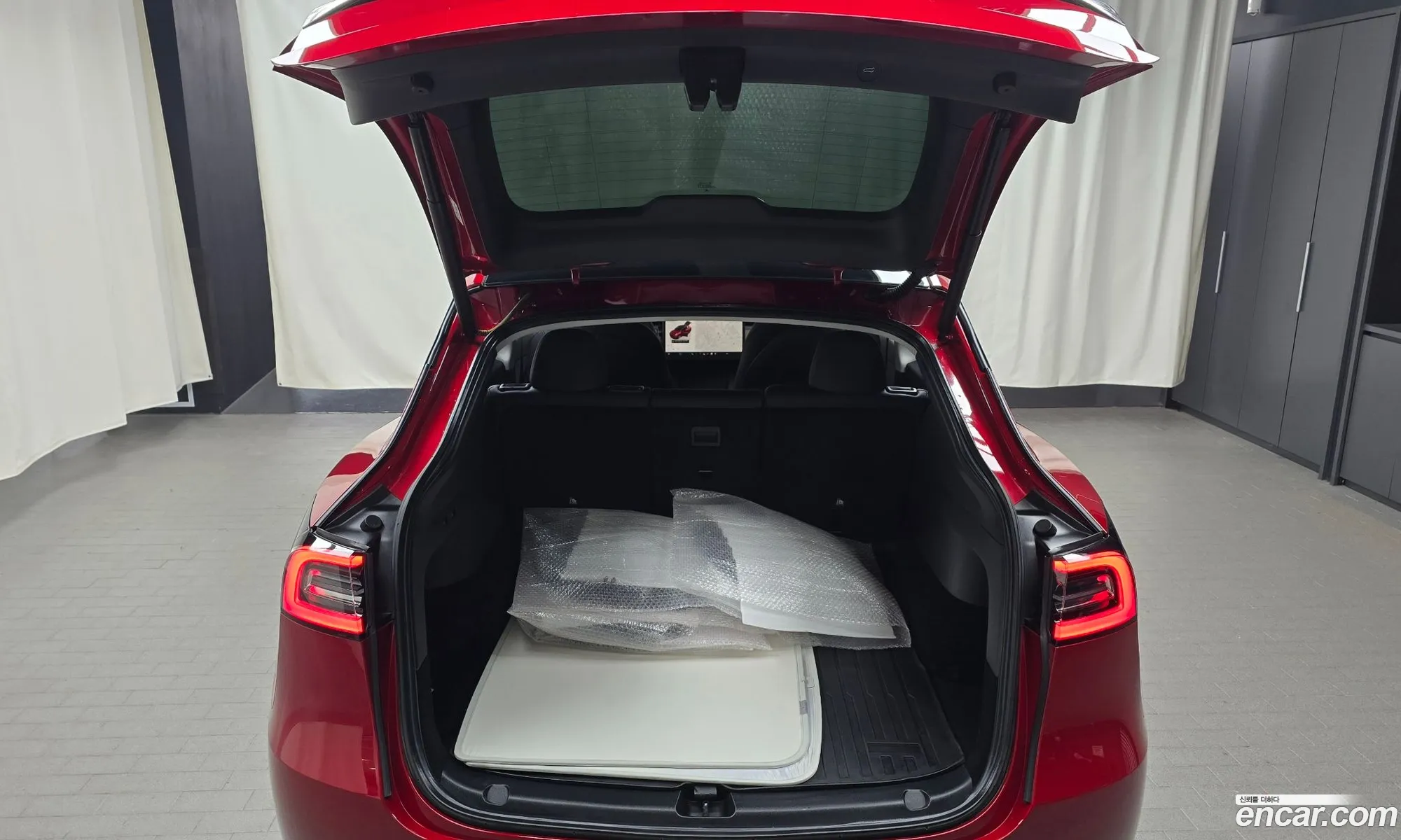 Tesla Model Y 2022 — 23