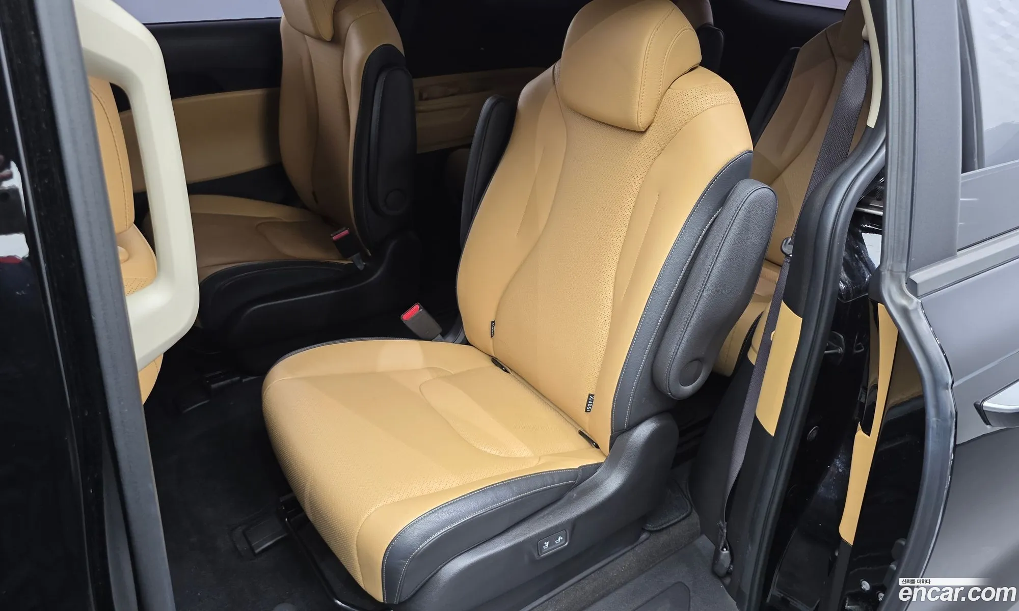 Kia Carnival 2021 — 24