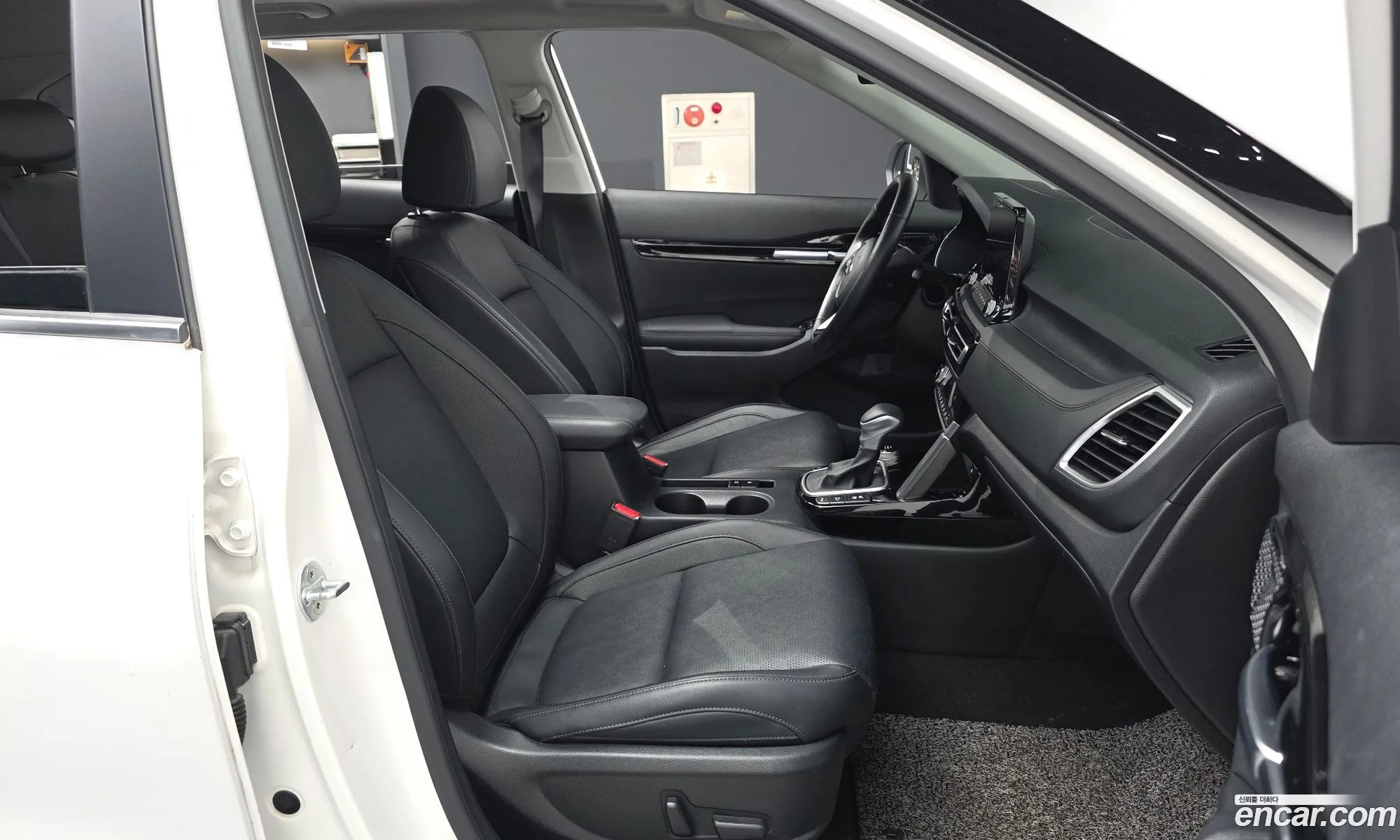 Kia Seltos 2019 KNAET812GLK019381 — 2