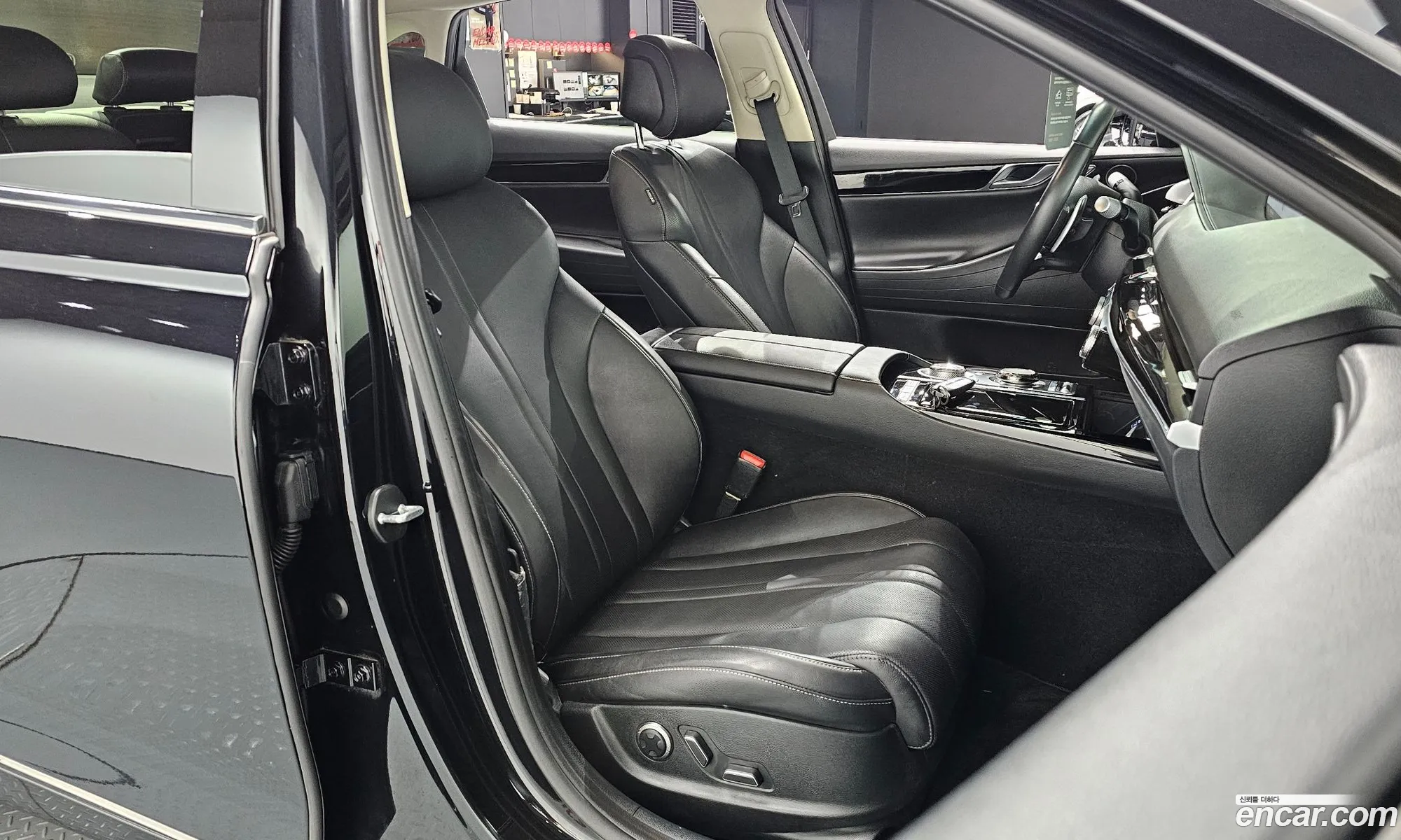 Genesis G80 2023 KMTGB41CDPU186684 — 7