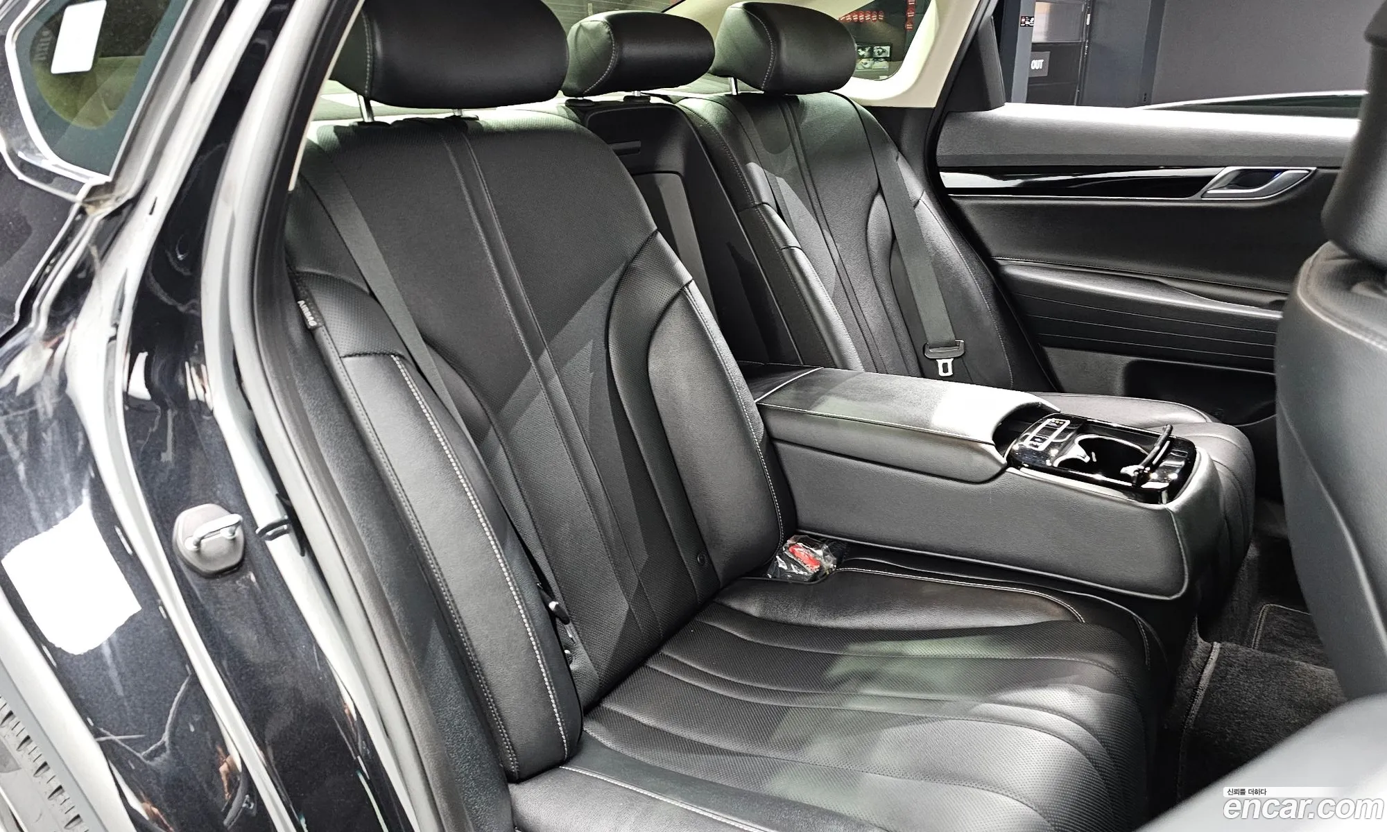 Genesis G80 2023 KMTGB41CDPU186684 — 2