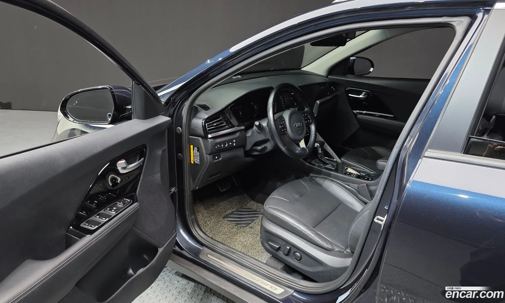 Kia Niro 2020 KNACC81CGLA385880 — 2