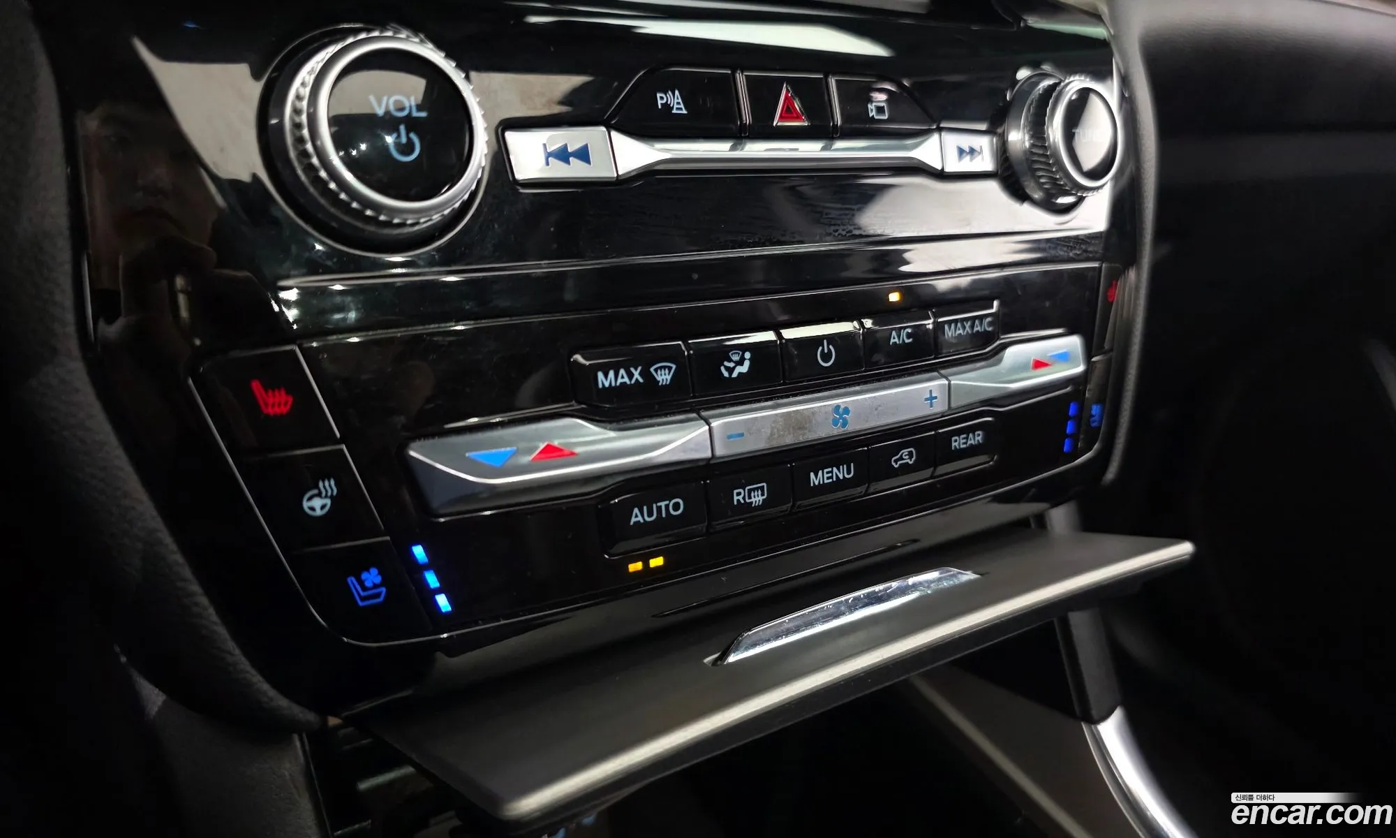 Ford Explorer 6th Gen 2022 1FM5K8FW7NNA12260 — 33
