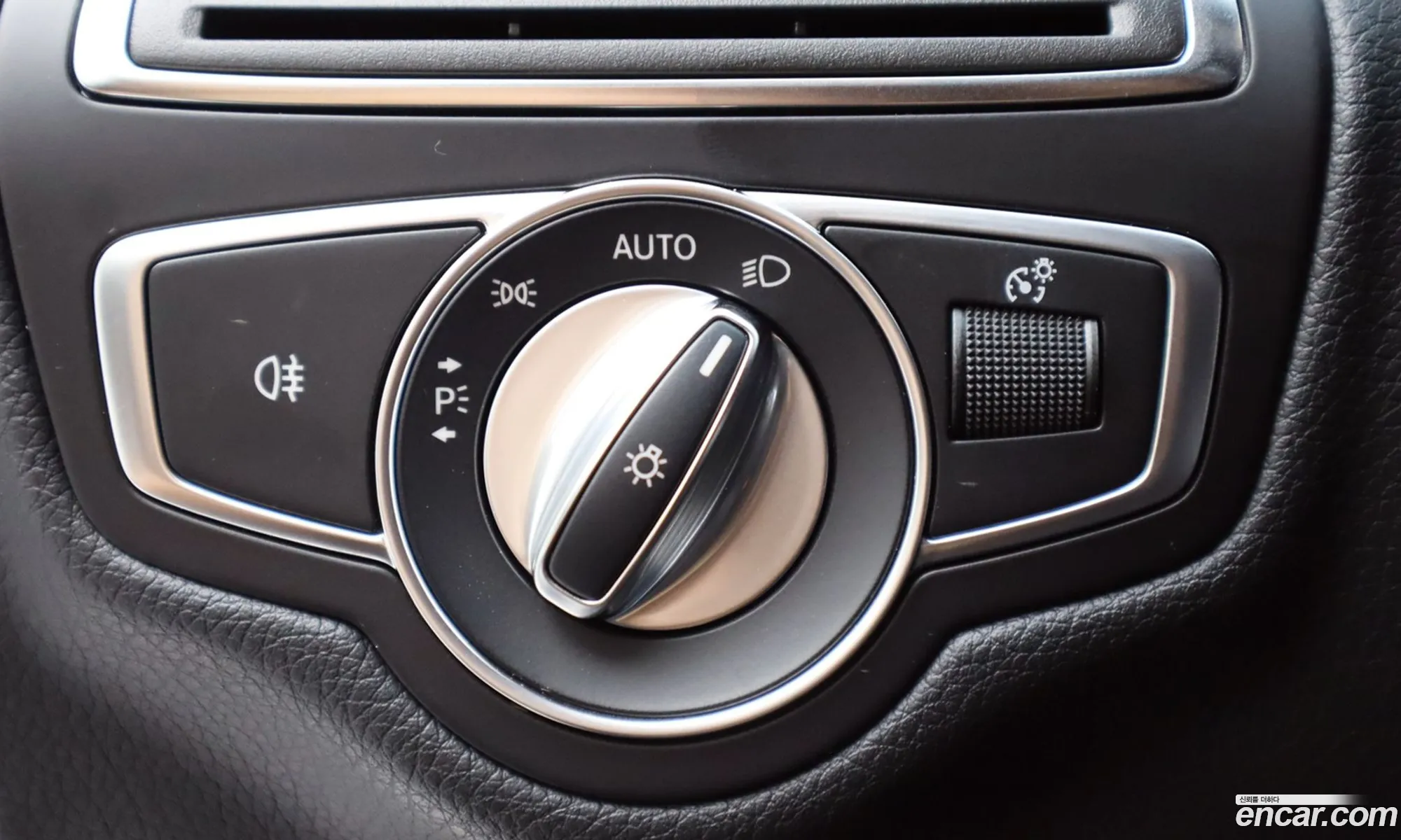 Mercedes-Benz C-Class W205 2019 — 18