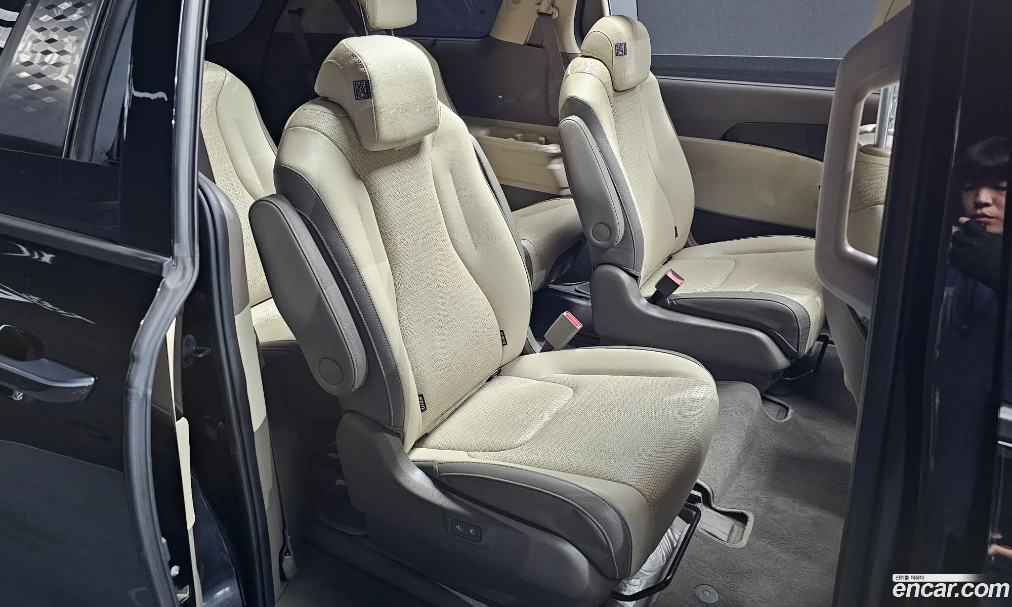 Kia Carnival 2023 KNANC81BBPS294056 — 12