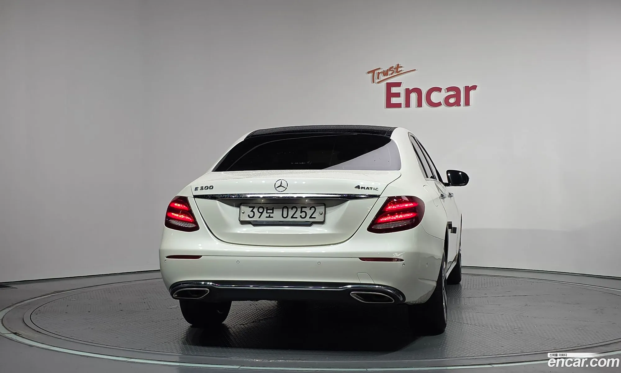 Mercedes-Benz E-Class W213 2016 WDDZF4KB4HA076988 — 17