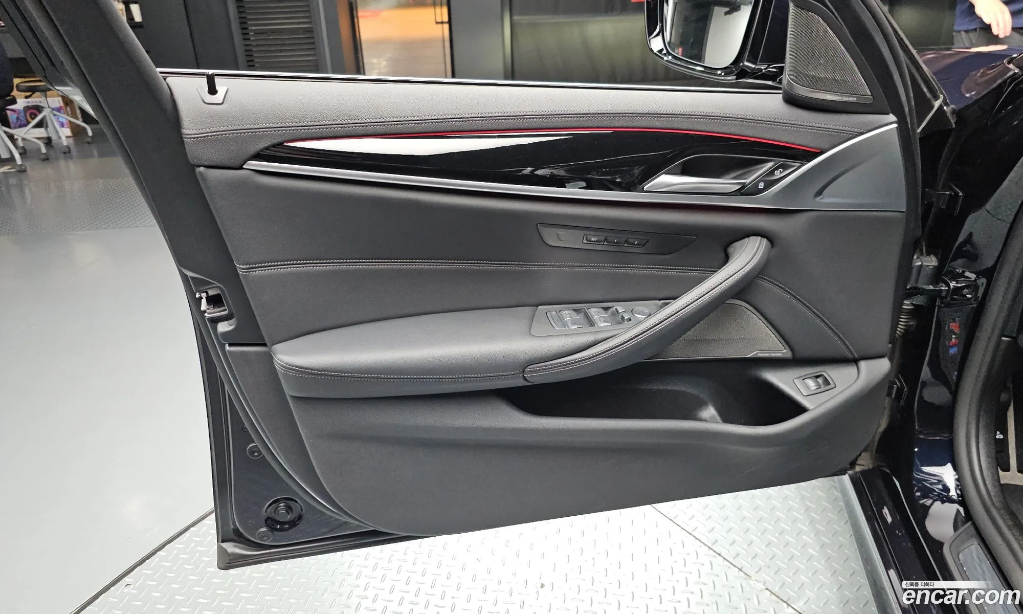 BMW 5 Series 2021 WBA71BH04MWX06352 — 32