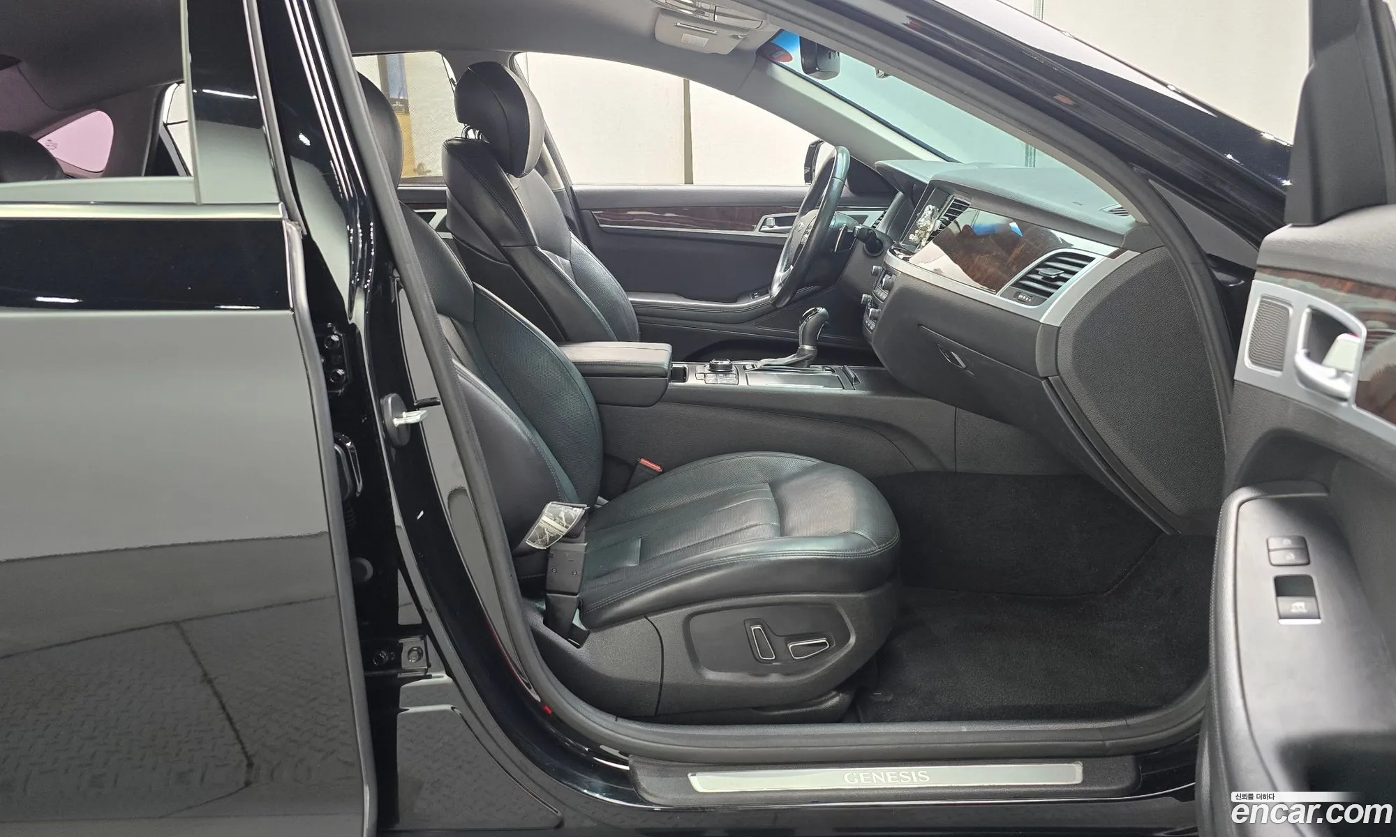 Hyundai Genesis DH 2014 KMHGM41DBEU004197 — 11