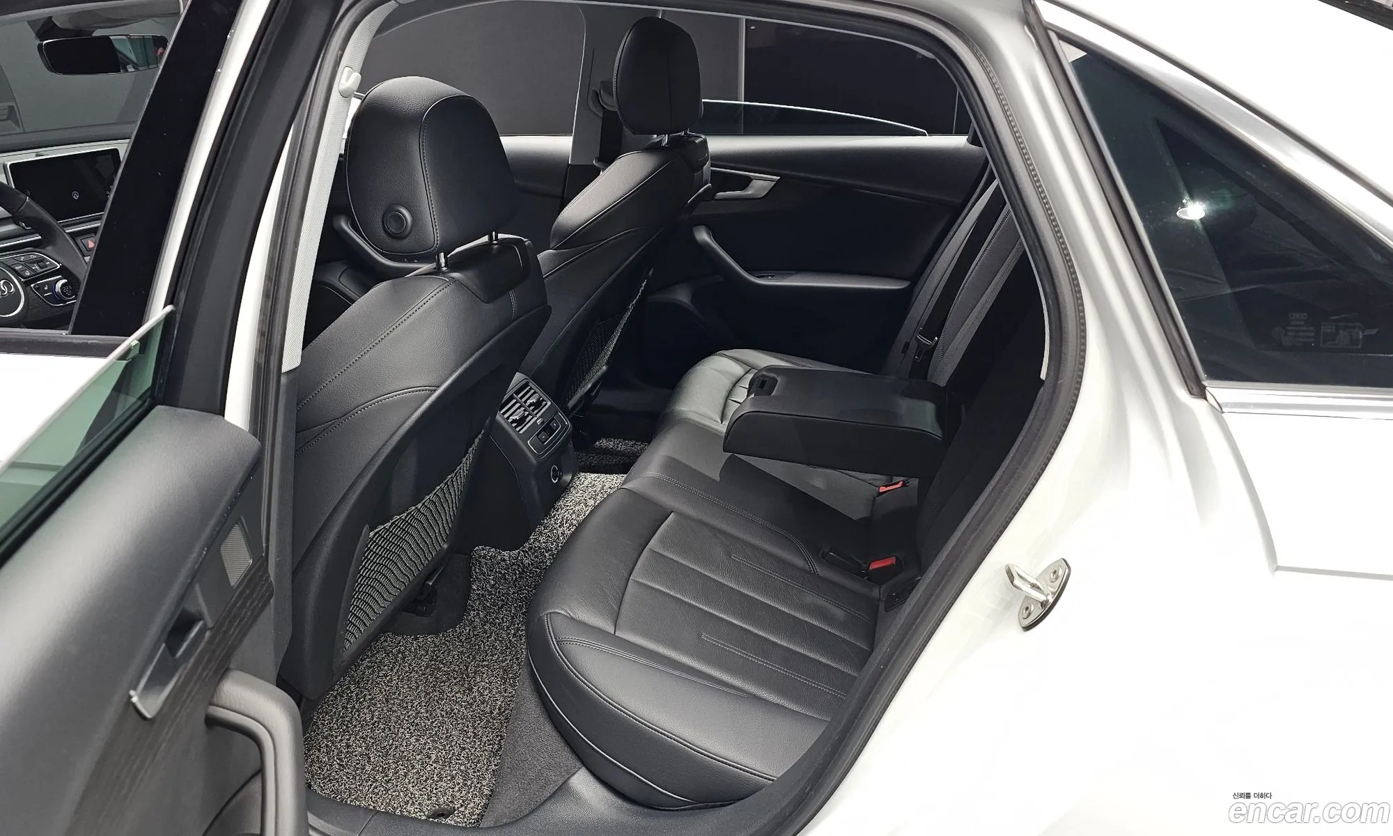 Audi A4 2018 WAUZZZF44JA169166 — 25