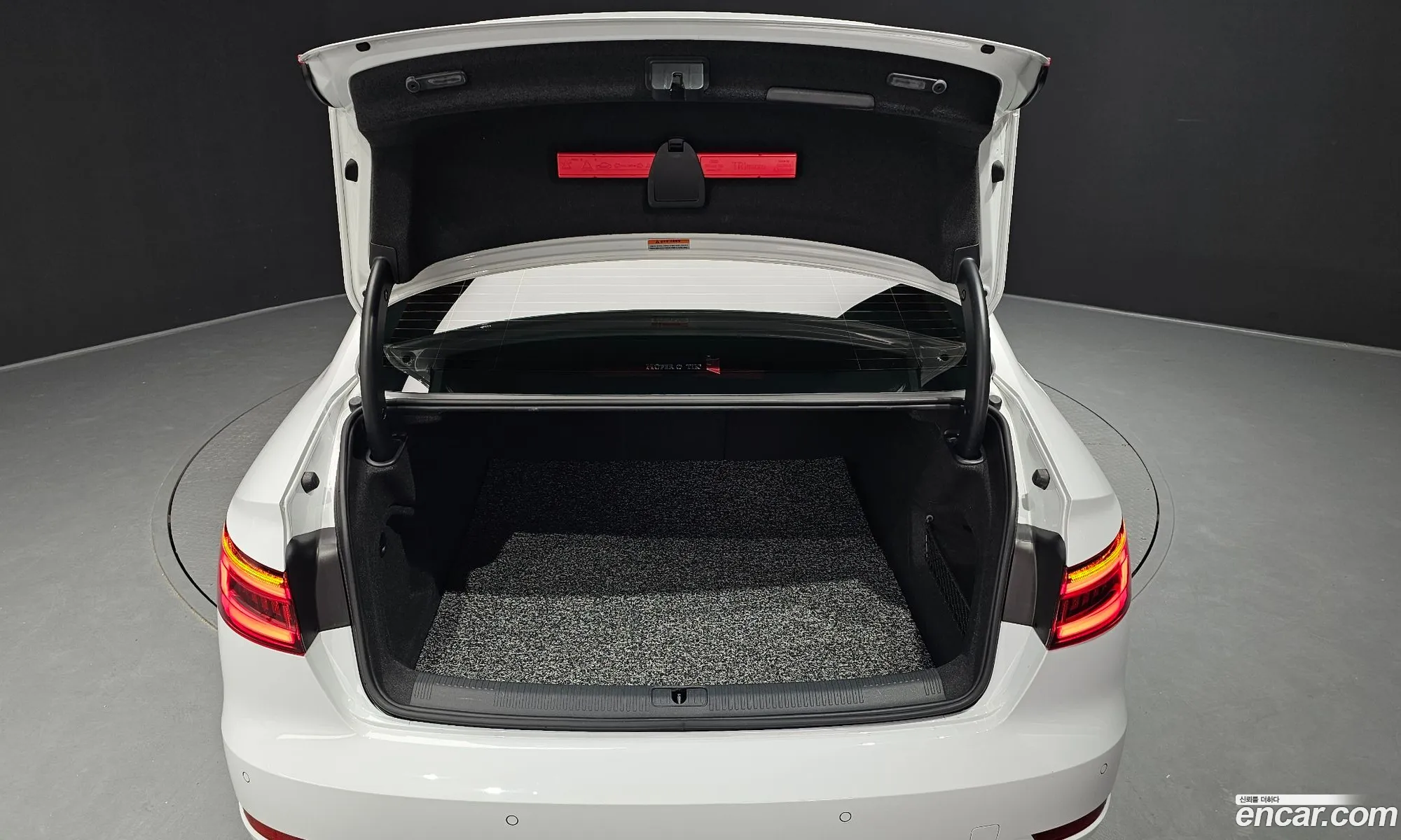 Audi A4 2018 WAUZZZF44JA169166 — 3