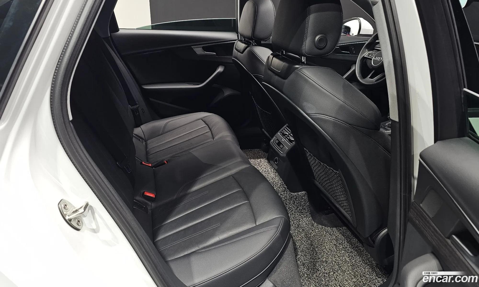 Audi A4 2018 WAUZZZF44JA169166 — 26