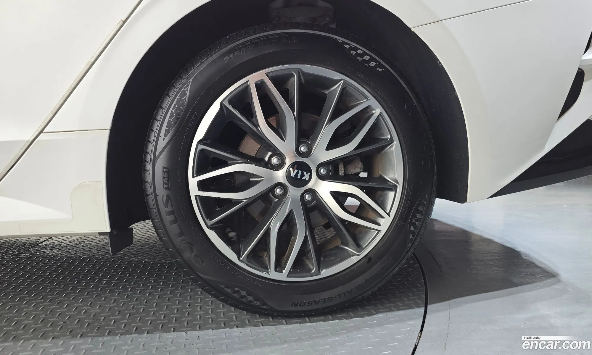 Kia K5 2020 KNAG241ABLA033401 — 4