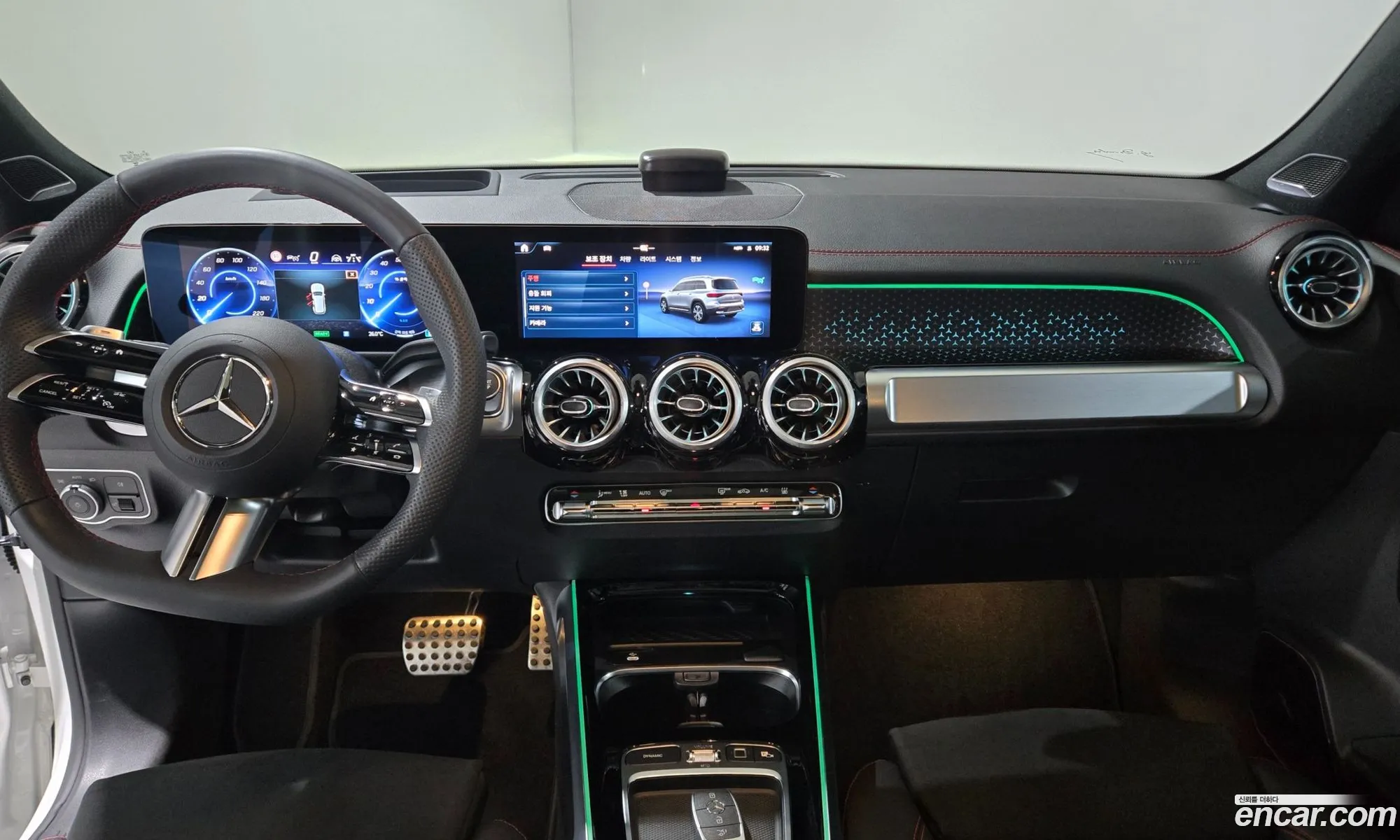 Mercedes-Benz EQB X243 2025 — 18