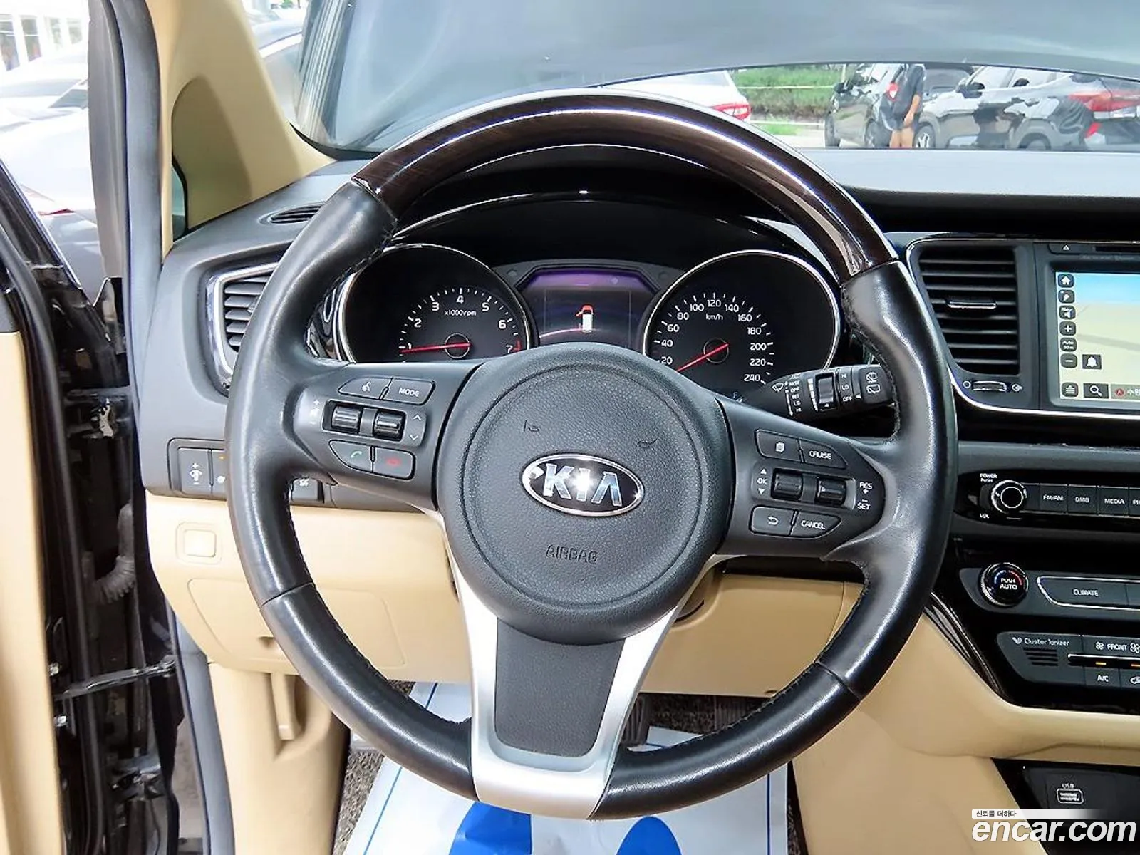 Kia Carnival 2015 — 13