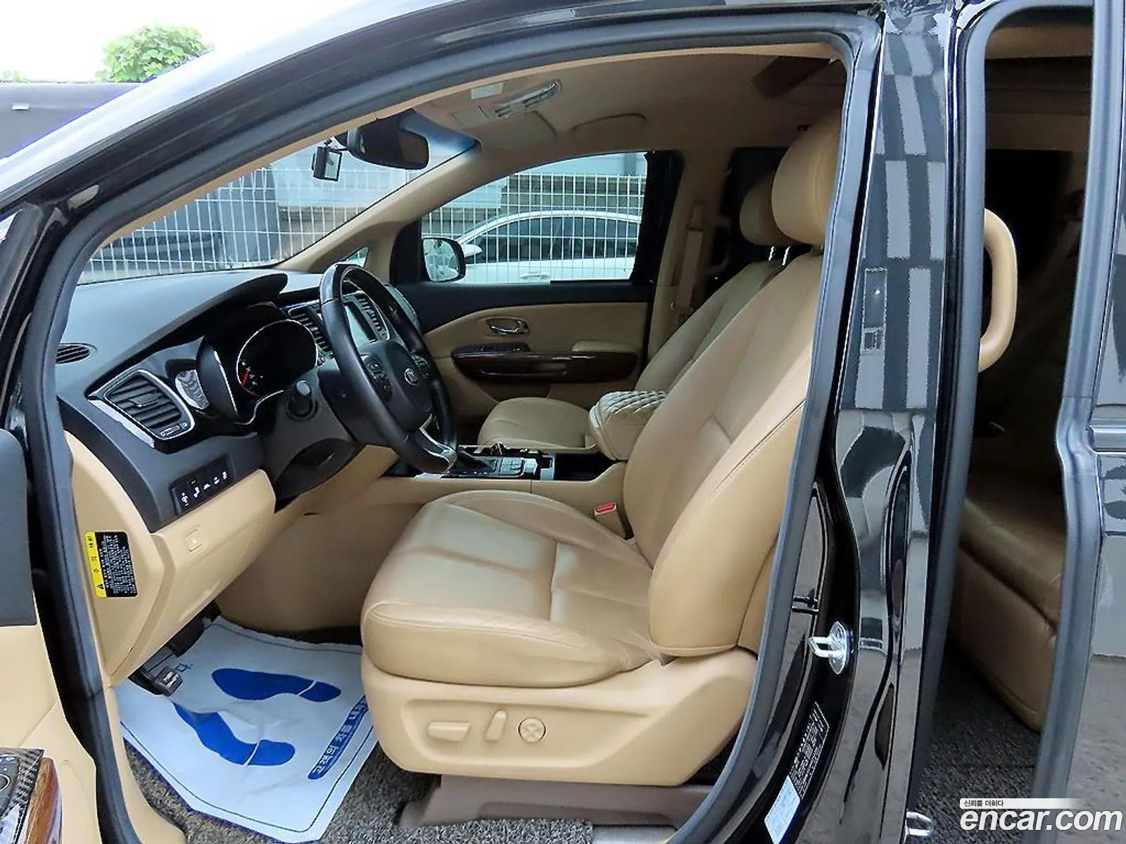 Kia Carnival 2015 — 14