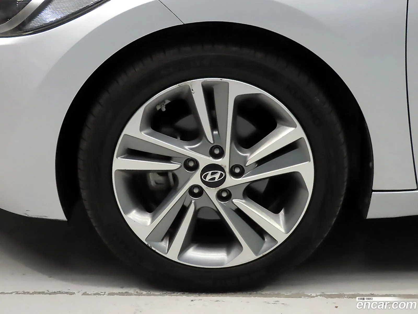Hyundai Elantra AD 2016 — 6